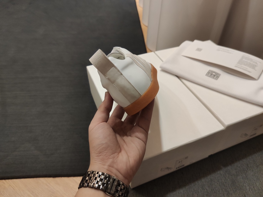 Luxurious Sheepskin Toteme Sports Shoes with Original Design and Customizable Sizes. - 图片 3