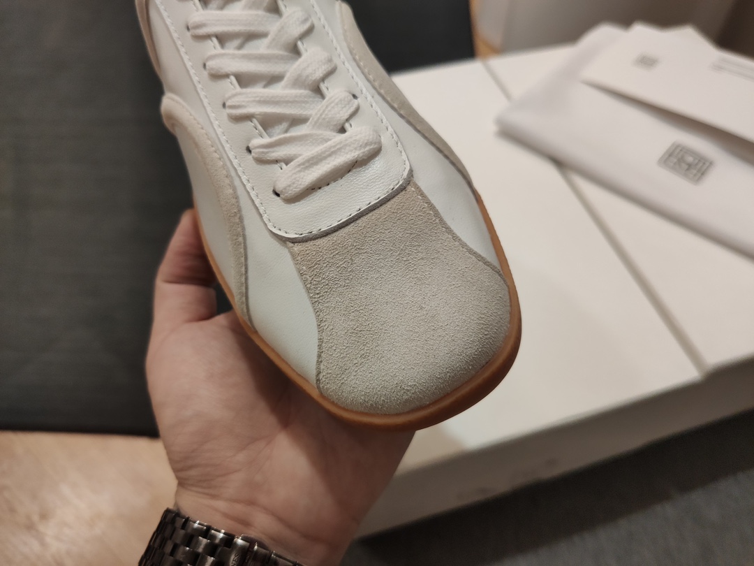 Luxurious Sheepskin Toteme Sports Shoes with Original Design and Customizable Sizes. - 图片 4
