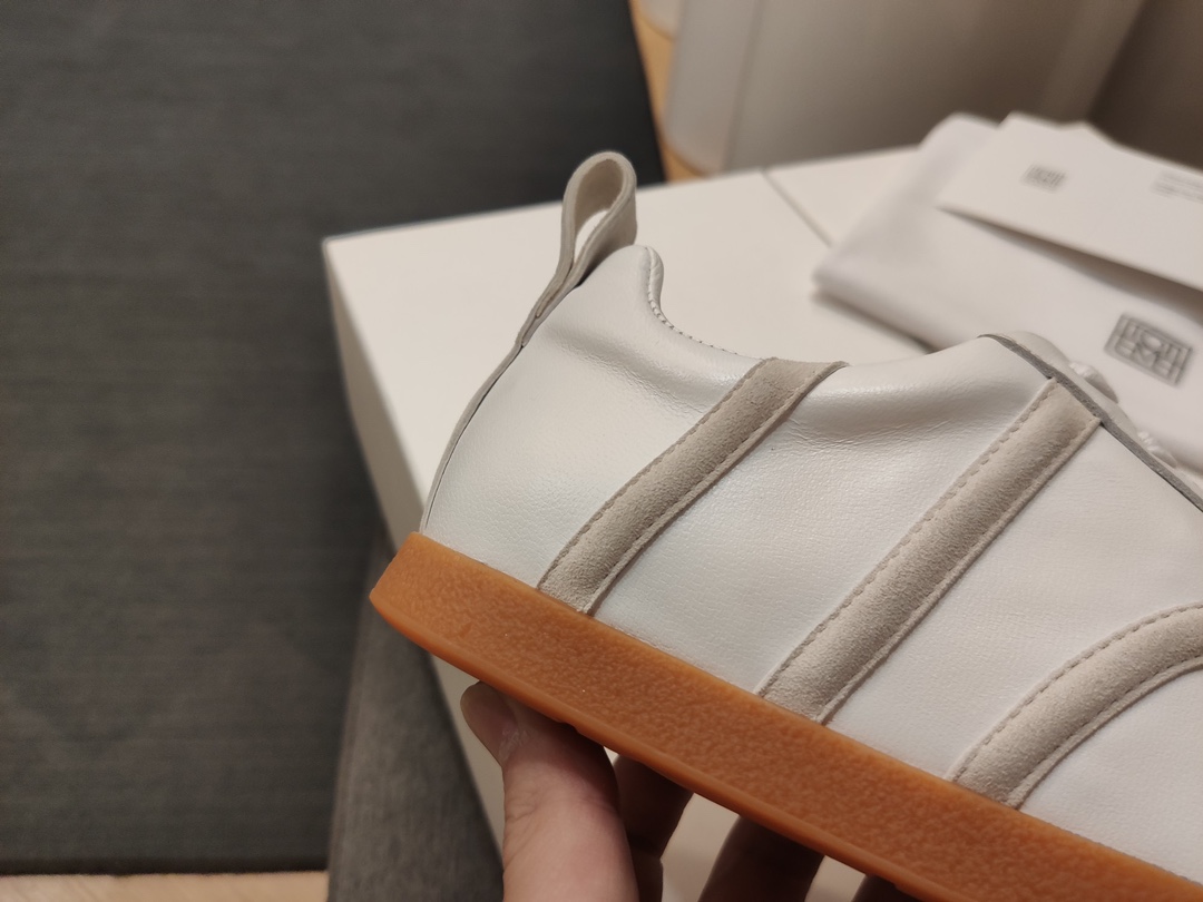 Luxurious Sheepskin Toteme Sports Shoes with Original Design and Customizable Sizes. - 图片 5