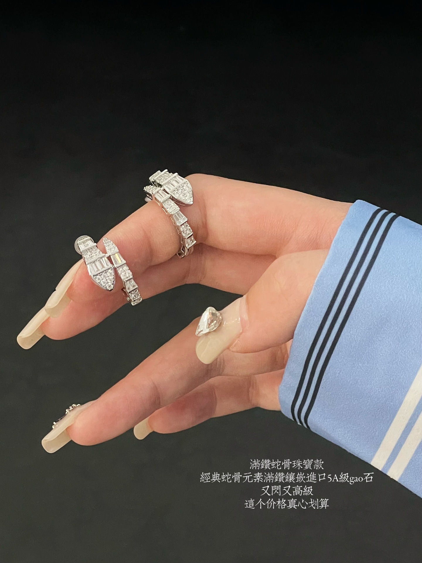 💰110 独特的灵蛇魅力
▪️诠释迷人的气质

高级感拉满的独特魅力
神仙颜值真的不要太绝了
精致又经典
宝格丽宁灵蛇系列一直给我一种
有气质的搞钱白富美既视感
大气又上档次‼️