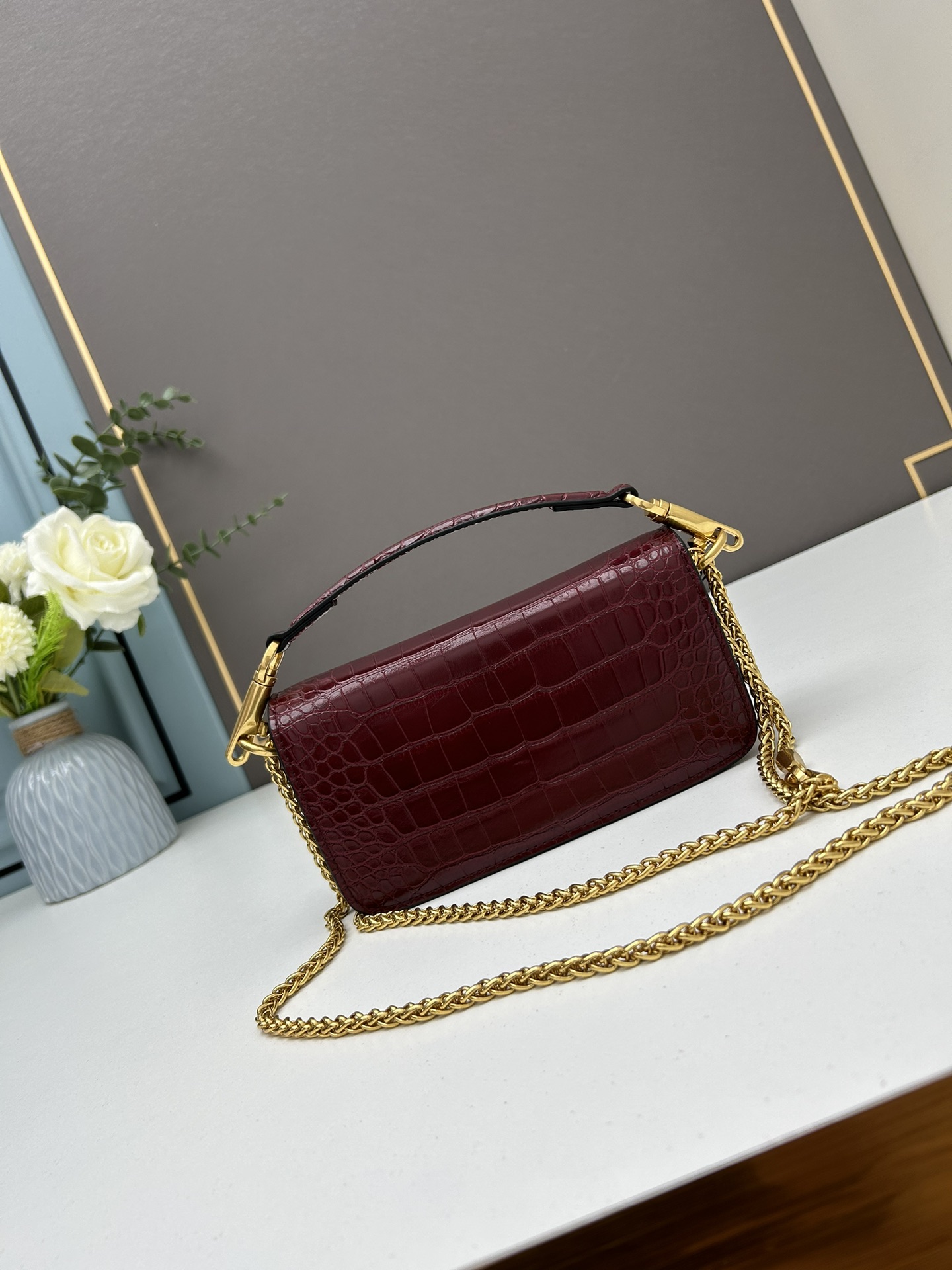 400 VALENTINO MINI LOCò VLogo Signature金色五金扣装饰进口牛皮加鳄鱼纹