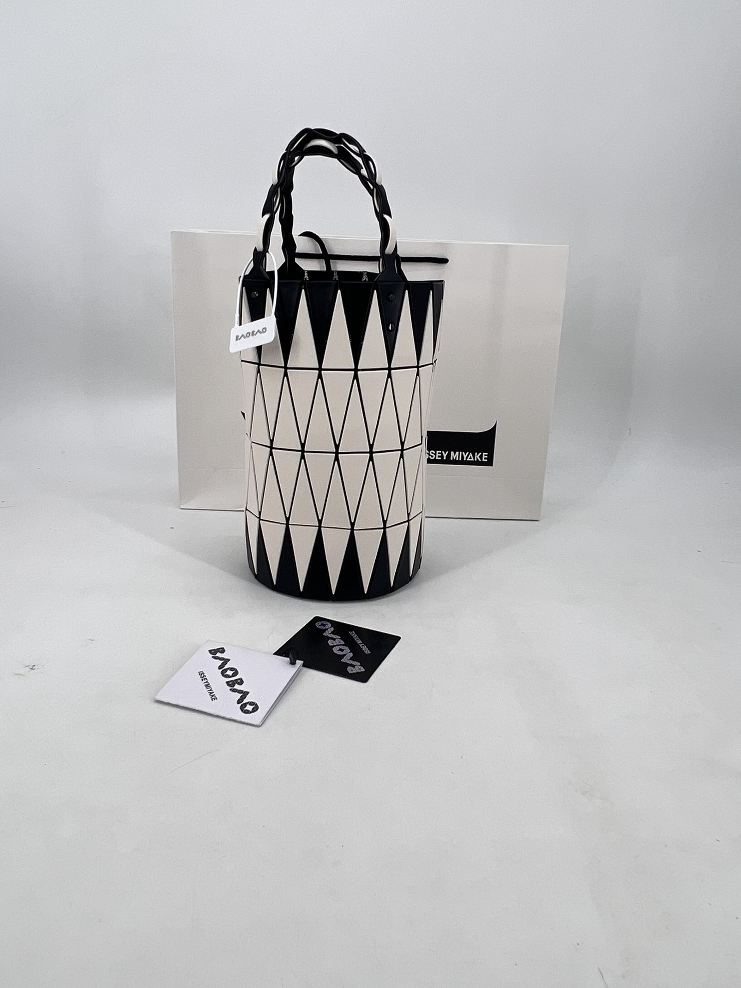Issey Miyake ～三宅一生 8月新款 菜篮子大小号