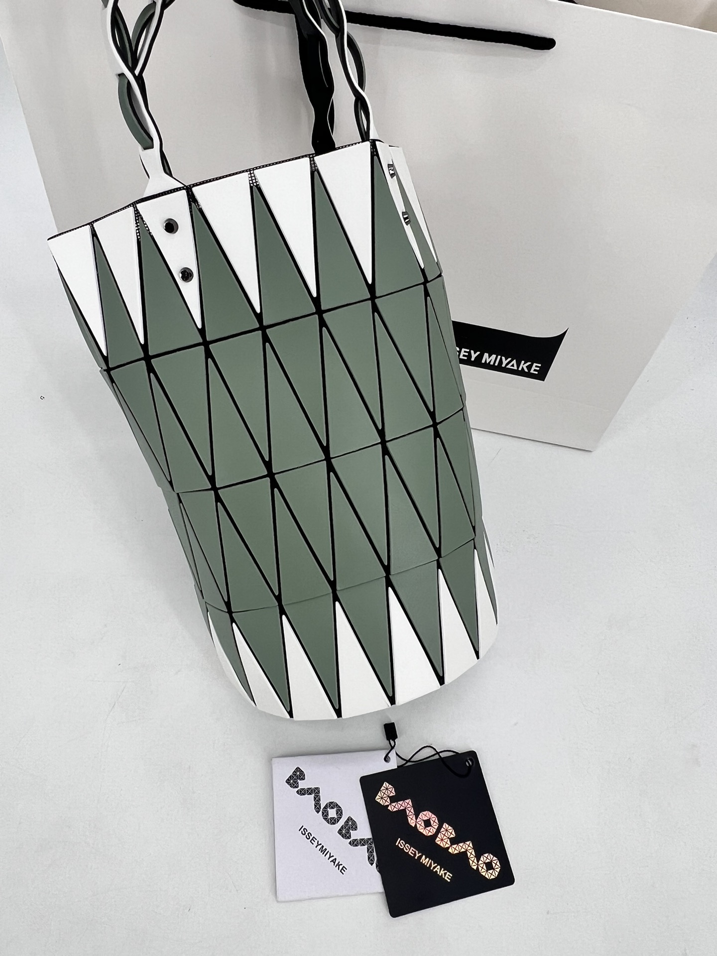 Issey Miyake ～三宅一生 8月新款 菜篮子大小号