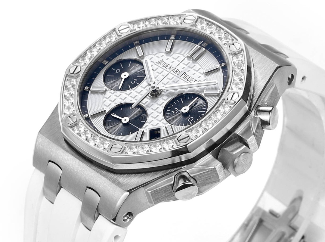 “AP Audemars Piguet Royal Oak Offshore Wings 37mm Mechanical Watch Review and Buying Guide” - 图片 2