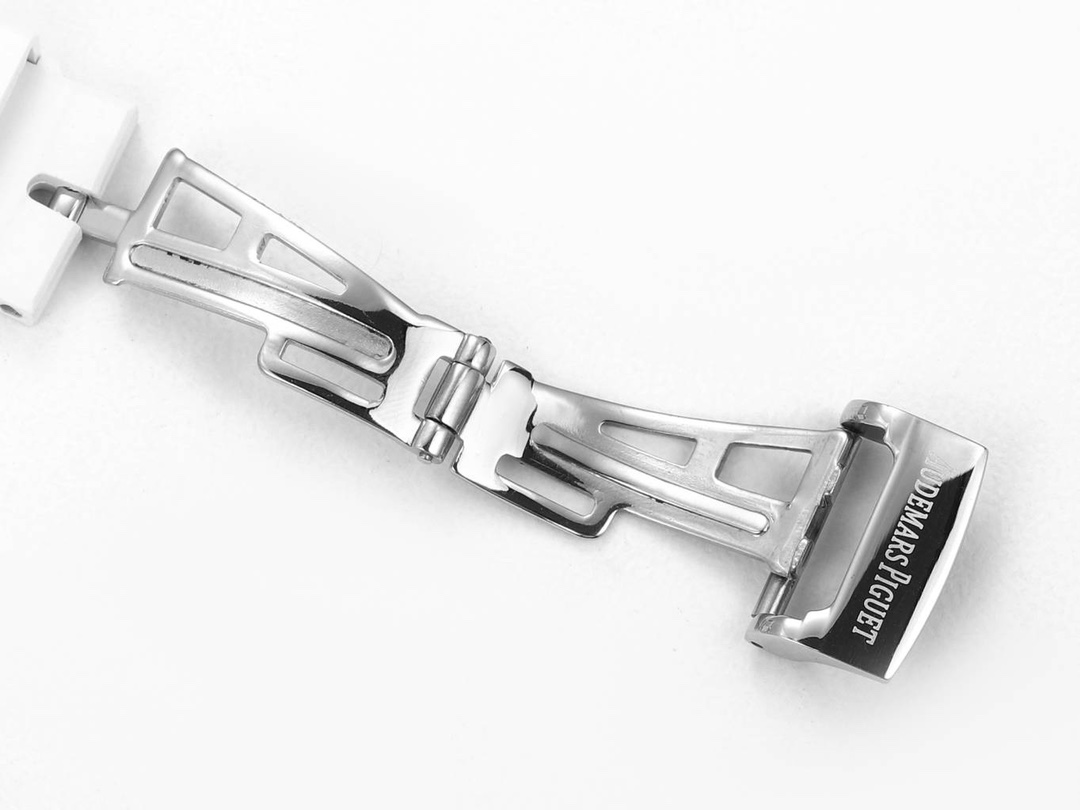 “AP Audemars Piguet Royal Oak Offshore Wings 37mm Mechanical Watch Review and Buying Guide” - 图片 6