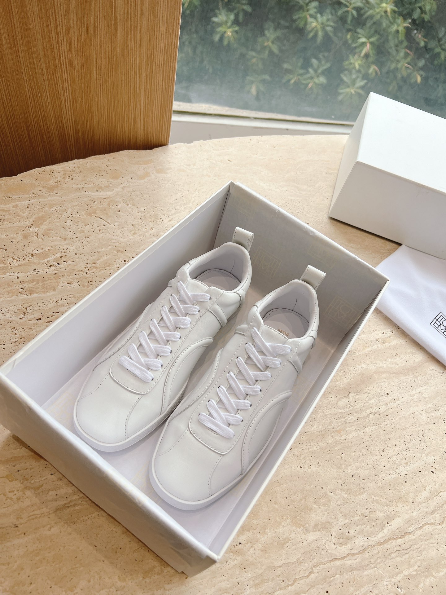 “673 tOTEME Women’s Sheep Skin Sneakers: Stylish German Design, Extreme Layering”