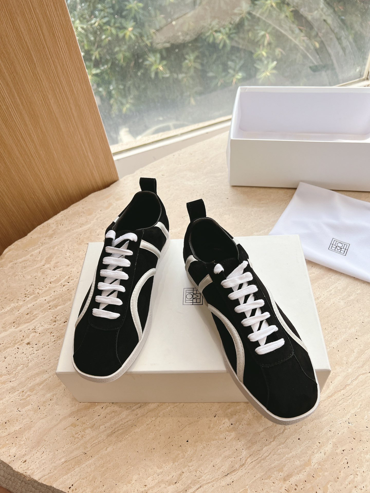 Stylish Toteme Women’s Sheepskin Sports Shoes with German Sneaker Design - 图片 5