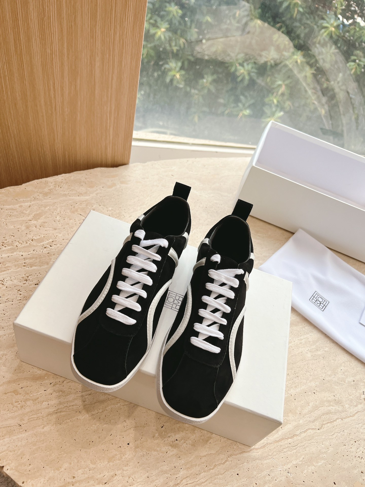 Stylish Toteme Women’s Sheepskin Sports Shoes with German Sneaker Design - 图片 4
