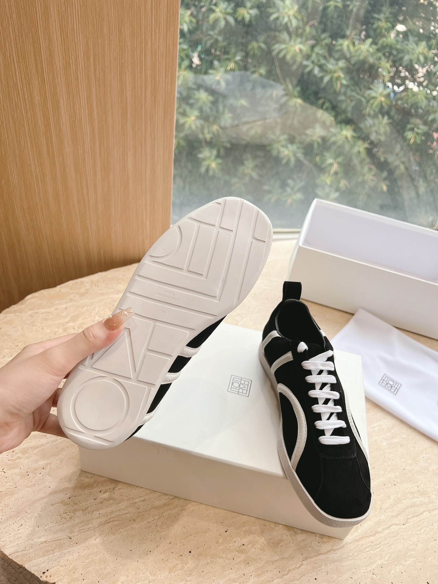 Stylish Toteme Women’s Sheepskin Sports Shoes with German Sneaker Design - 图片 7