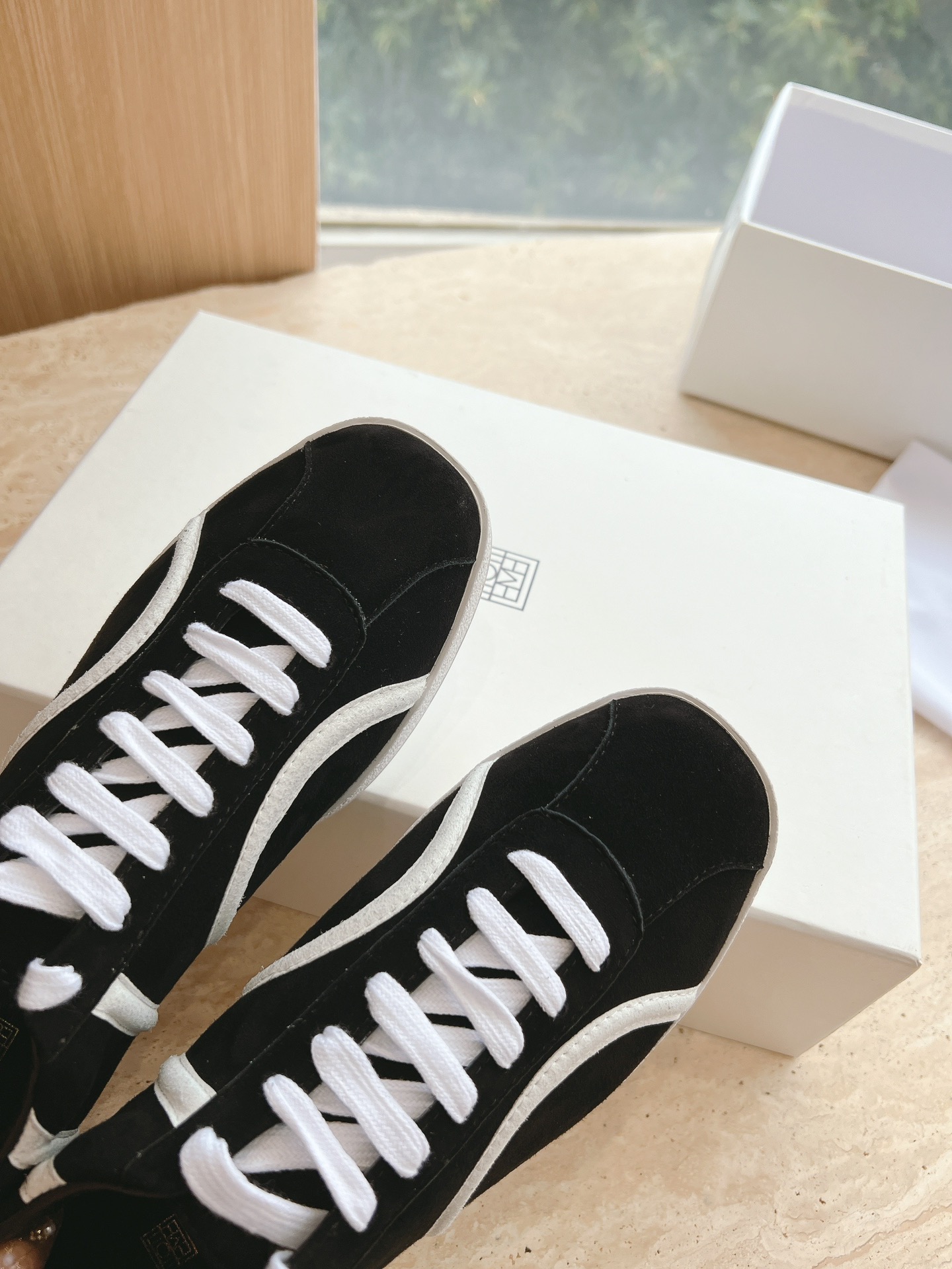 Stylish Toteme Women’s Sheepskin Sports Shoes with German Sneaker Design - 图片 8