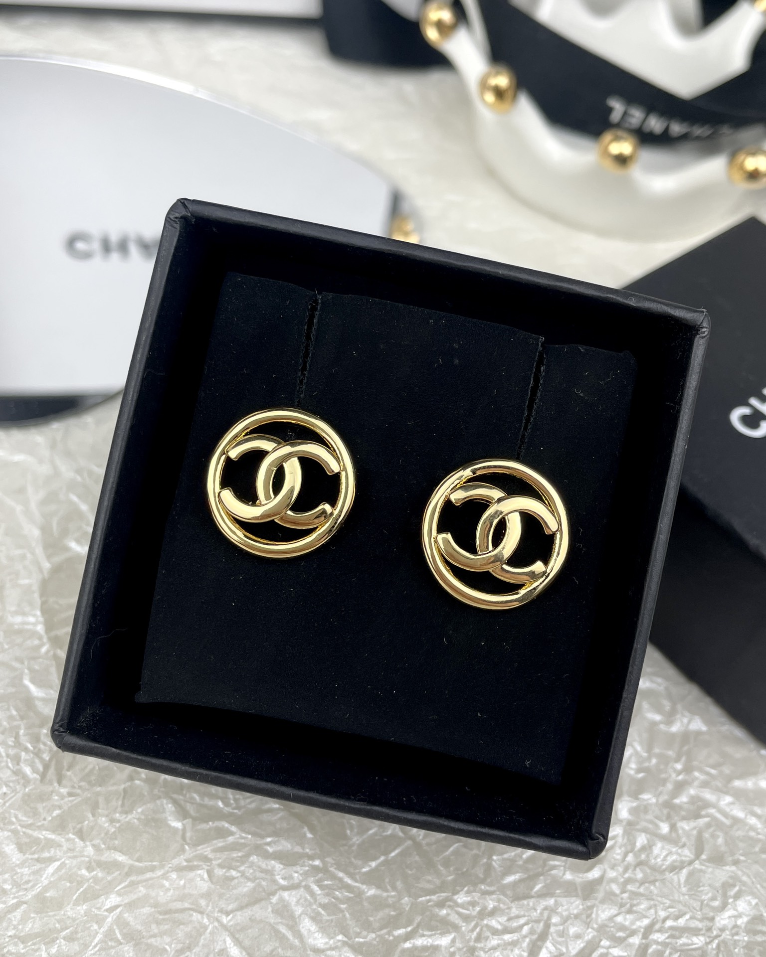 NO:703169,Ch@nel Xiaoxiang new round double C hollow earrings, Chanel earrings, chanel19860909Ch@nel小香新款圆双C镂空耳钉,香奈儿耳钉,chanel,Jewelry