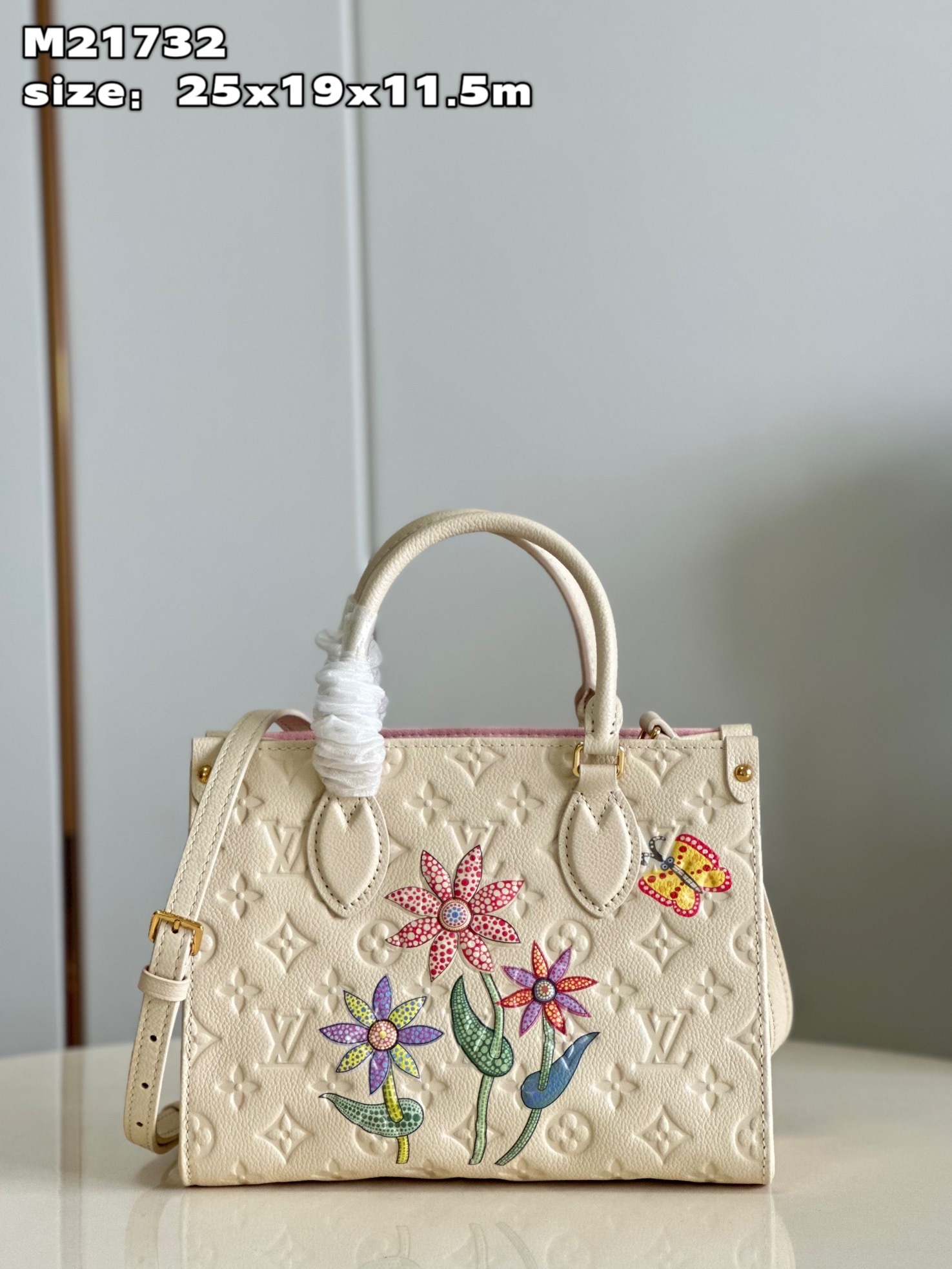 顶级原单M21732這款LVxYKOnTheGoPM採用奢華的黑色MonogramEmpreinte牛皮