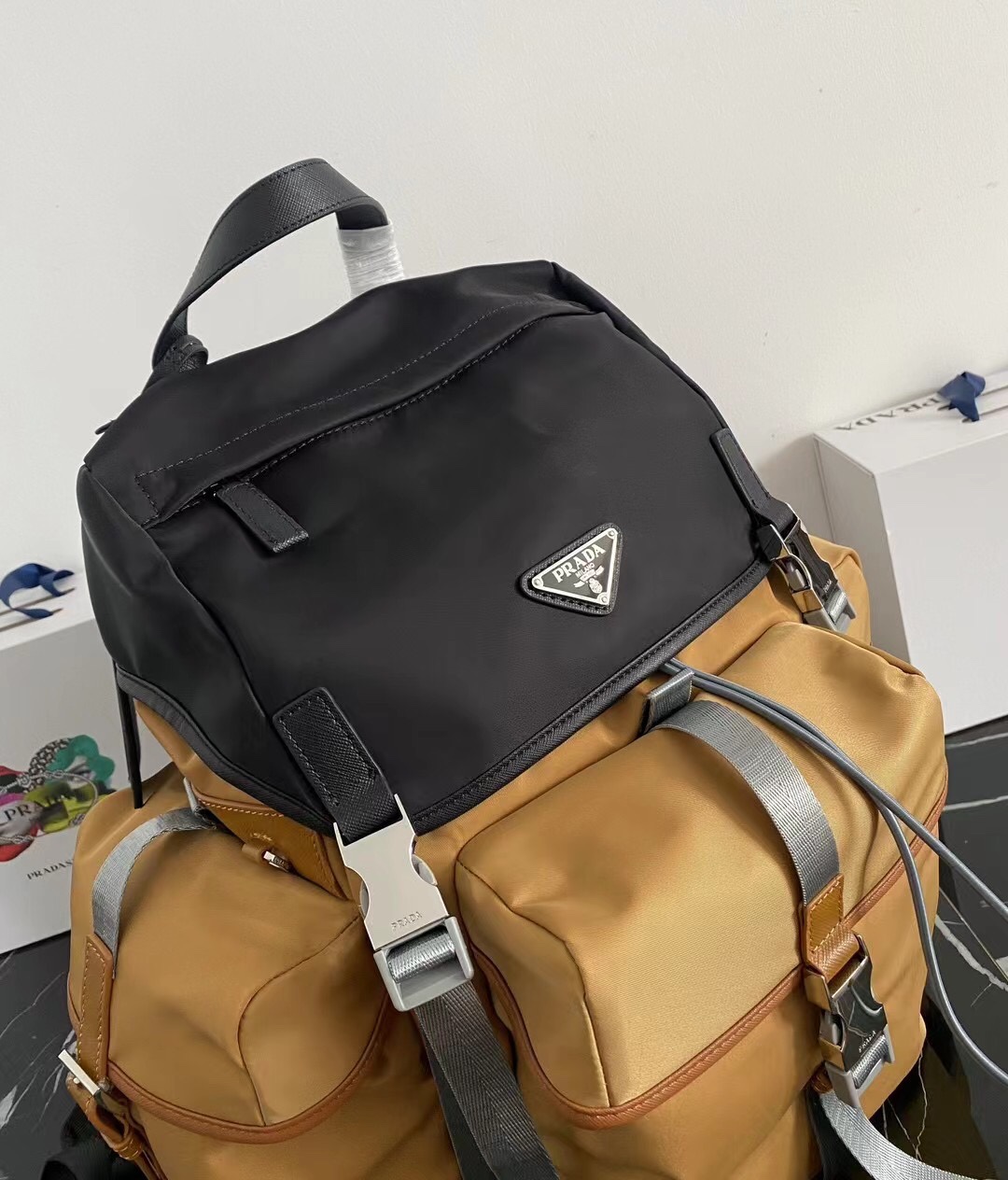 新作 肩掛けバック Saffiano レザー スタイリッシュ