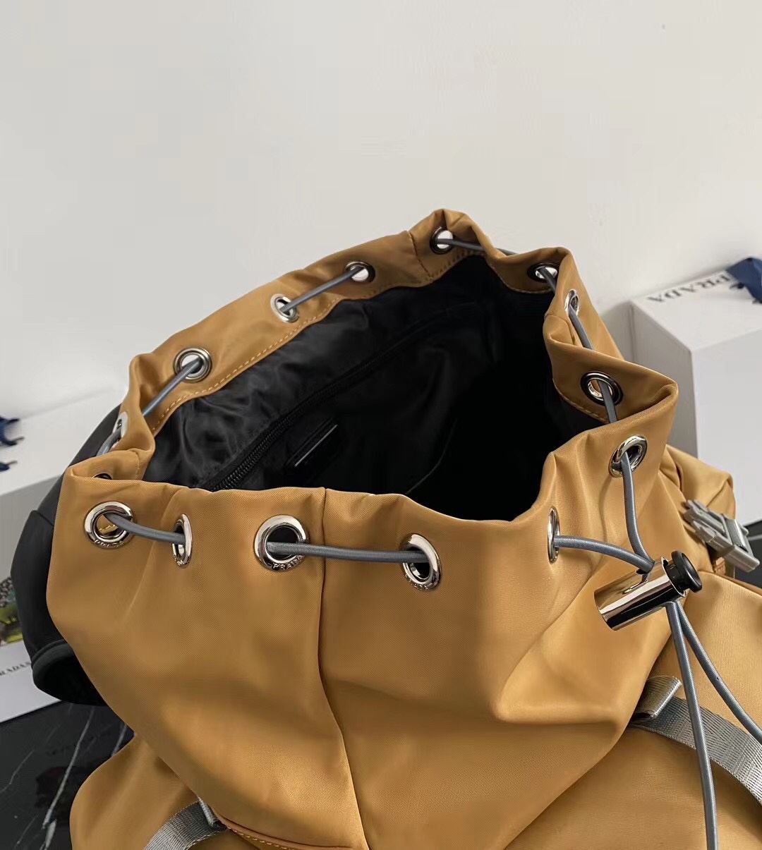 新作 肩掛けバック Saffiano レザー スタイリッシュ