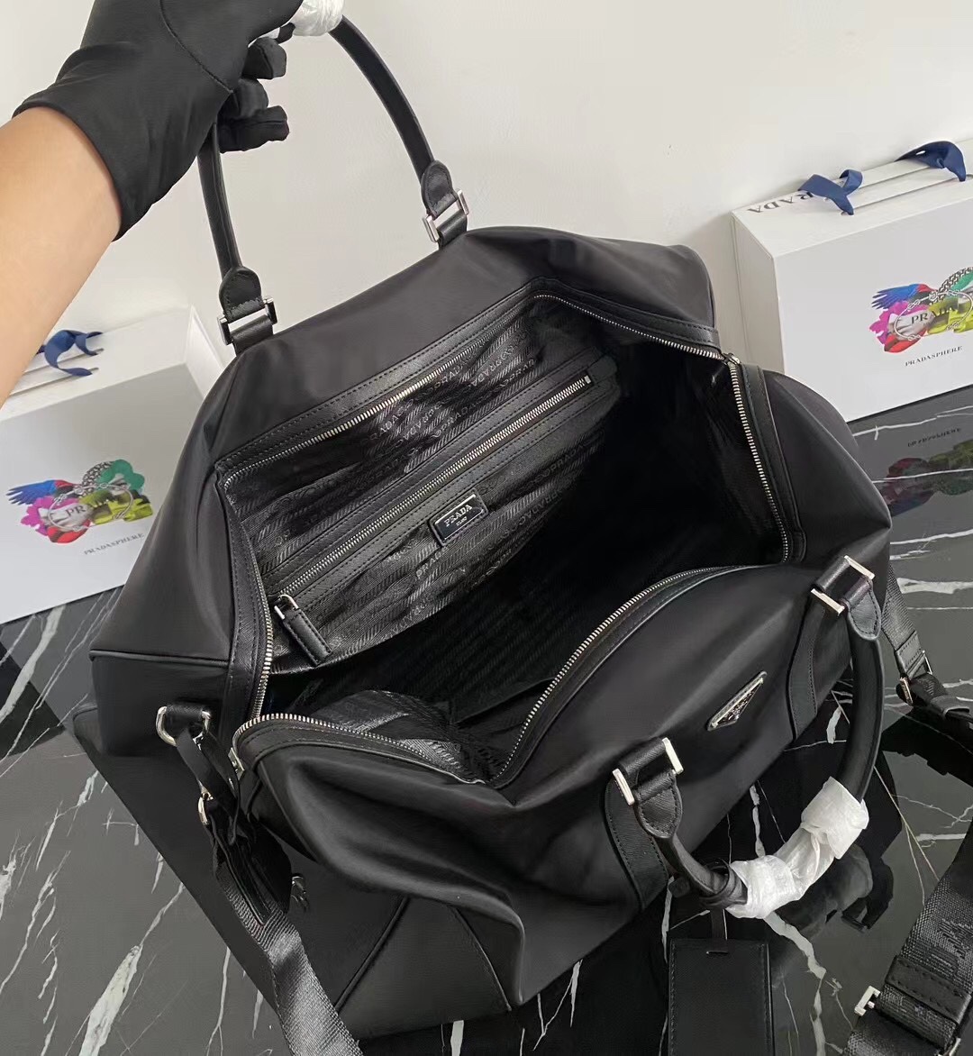 プラダ Saffianoレザー調整可能なショルダーバッグ