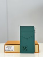 Best Designer Replica
 Louis Vuitton Wallet Card pack Green Cowhide M82281