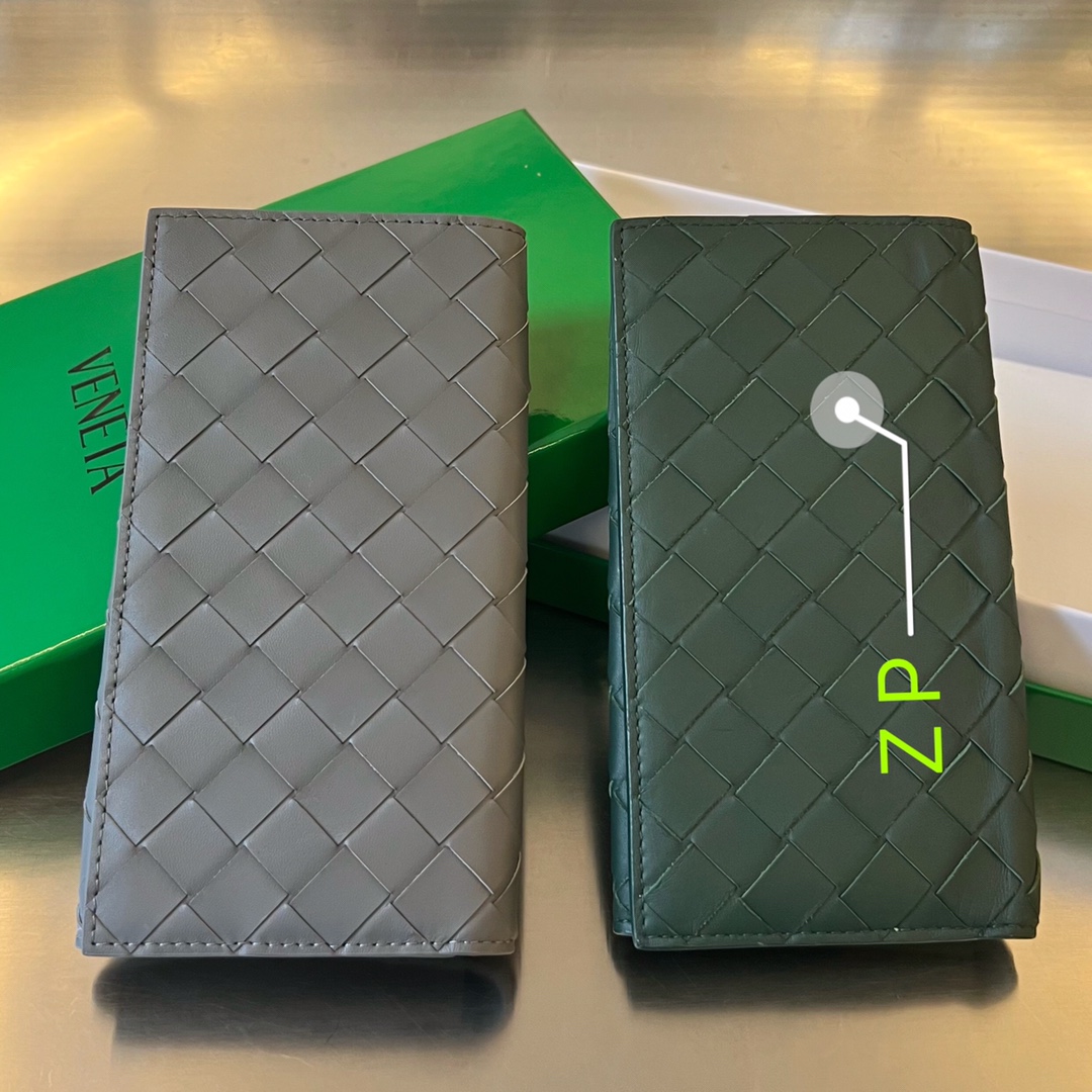 NO:673052,Z is a big product. If it weren't for different colors, I wouldn't be able to tell which one is Z. I will definitely be very surprised when I receive the goods. The chef is great, BV, bottega veneta19860909Z 大货 如果不是不同颜色 都分不清Z是哪个了 收到货肯定会很惊喜 师傅很赞,BV,bottega veneta,欧美剧