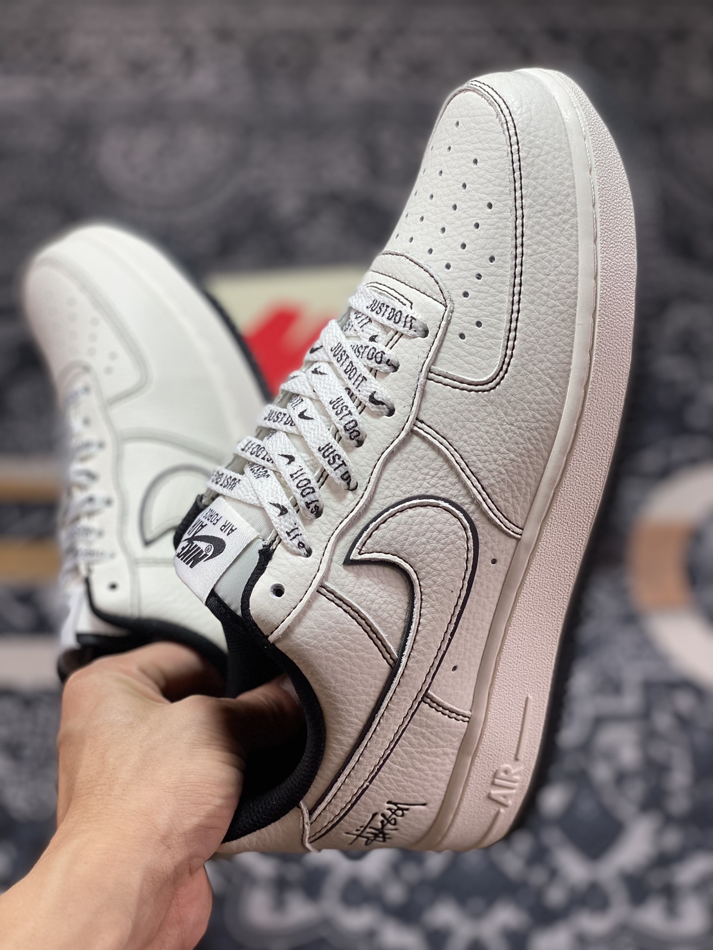260  Stussy x Air Force 1 Low 斯图西白黑 UN1635-702