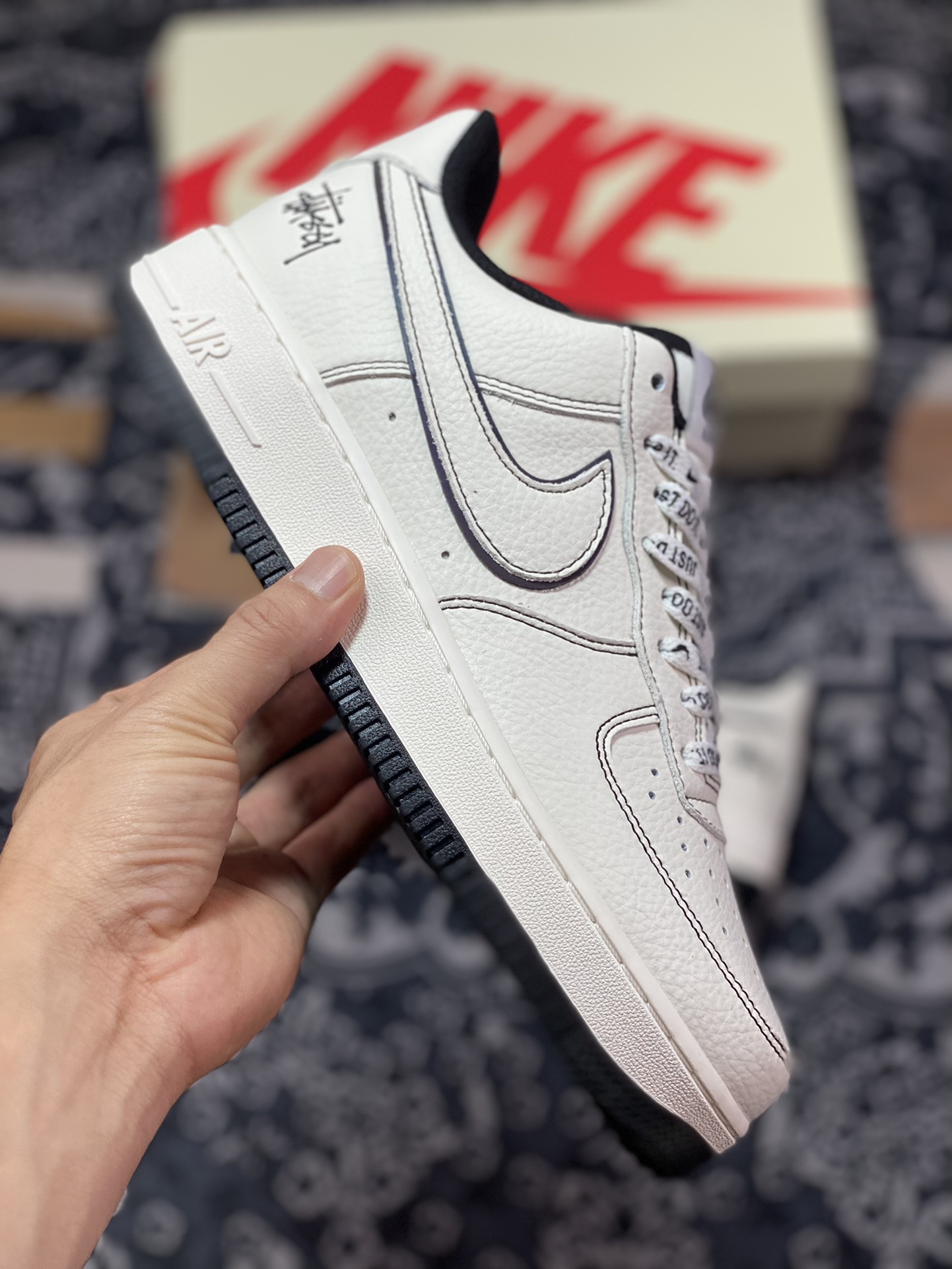 260  Stussy x Air Force 1 Low 斯图西白黑 UN1635-702