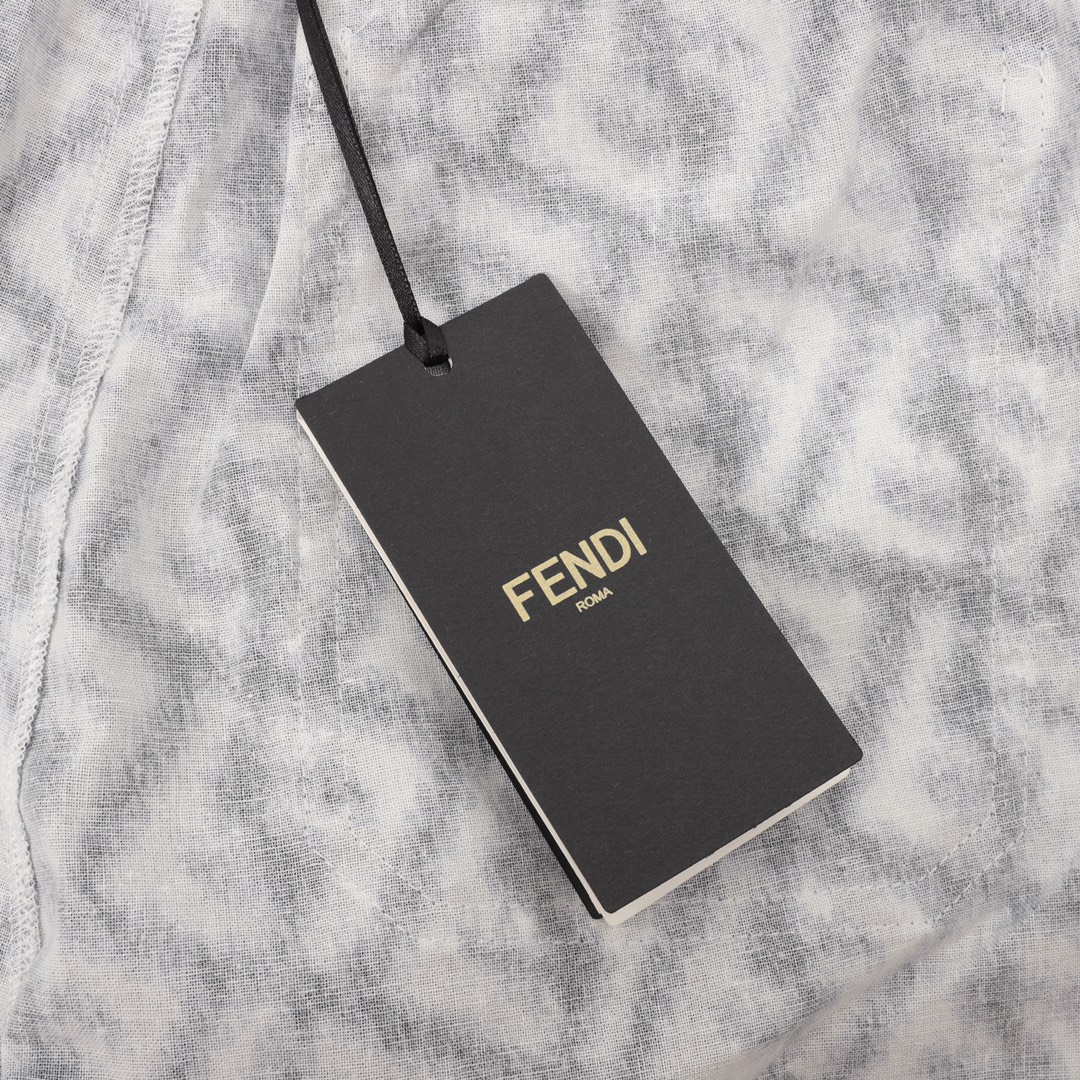 200 Fendi/芬迪 老花FF满印沙滩短裤