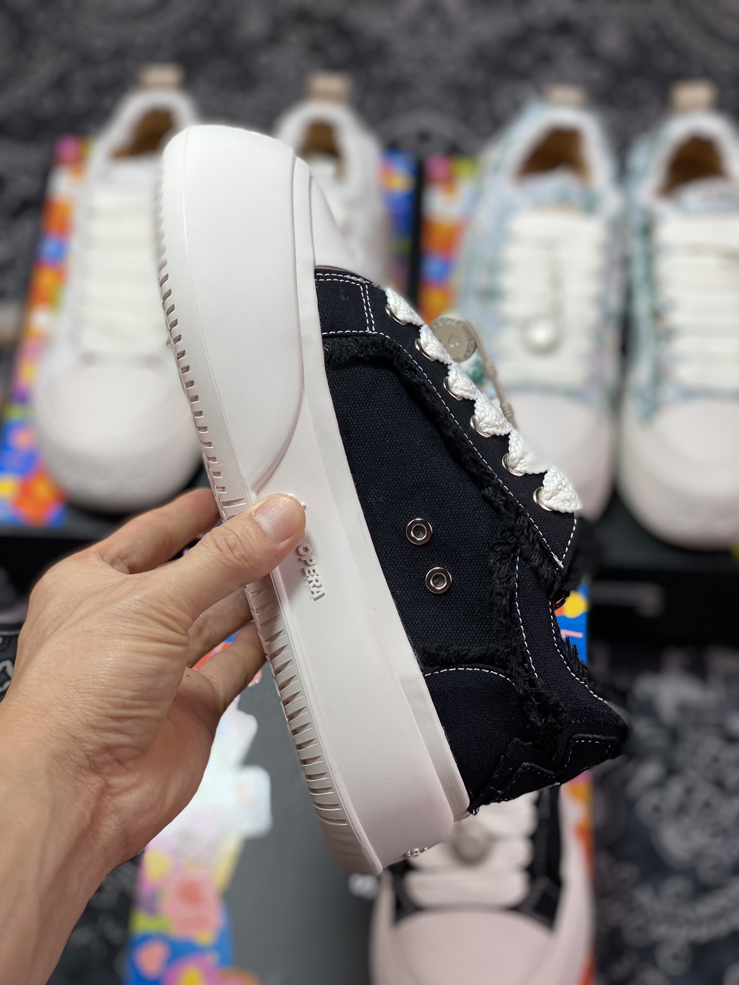 Soap Opera Bubble Classic Canvas Low Sneaker Bubble Series Low-top Sneakers ”Canvas Black and White Tassel” SOUSC3231001