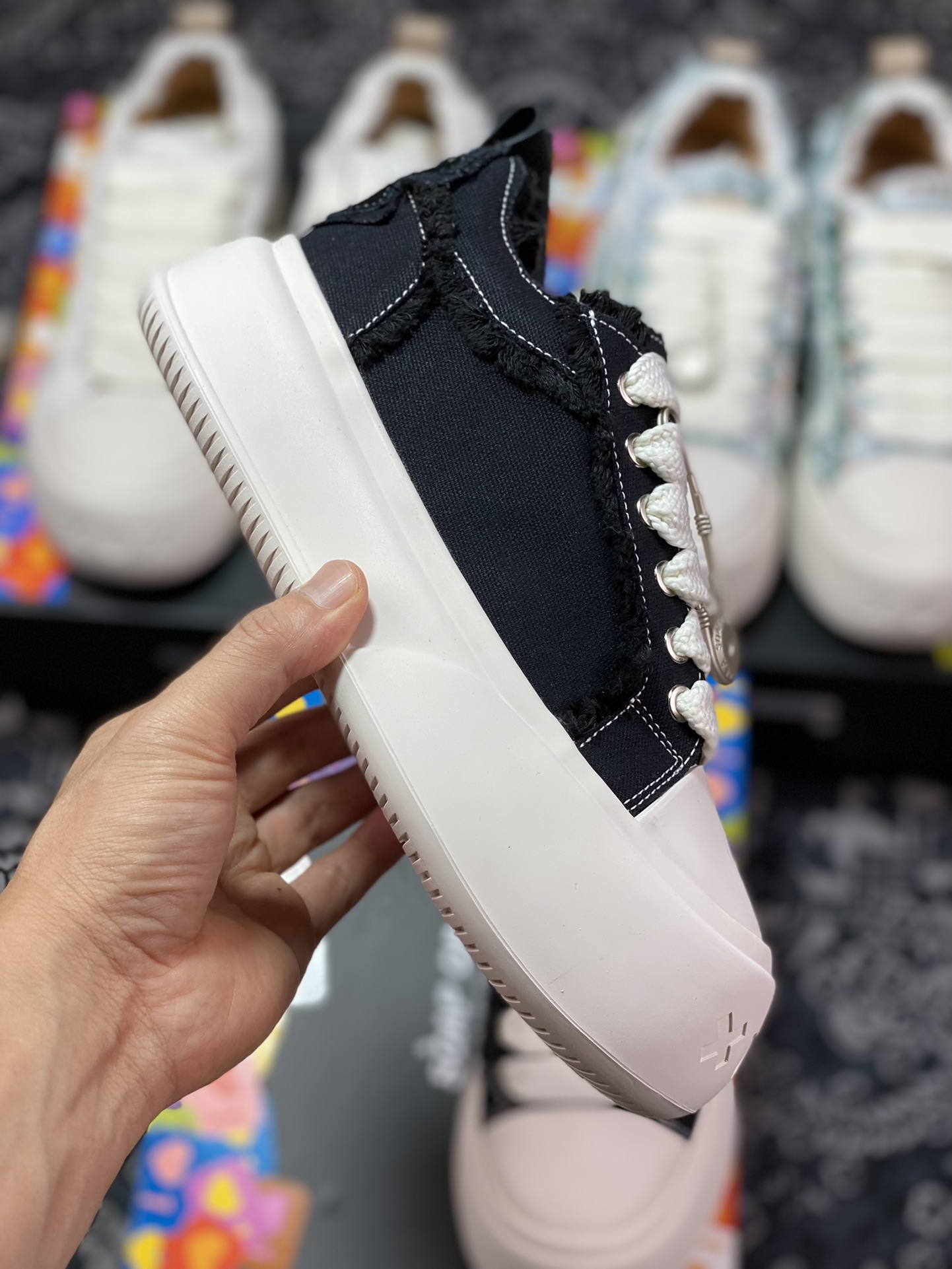 Soap Opera Bubble Classic Canvas Low Sneaker Bubble Series Low-top Sneakers ”Canvas Black and White Tassel” SOUSC3231001