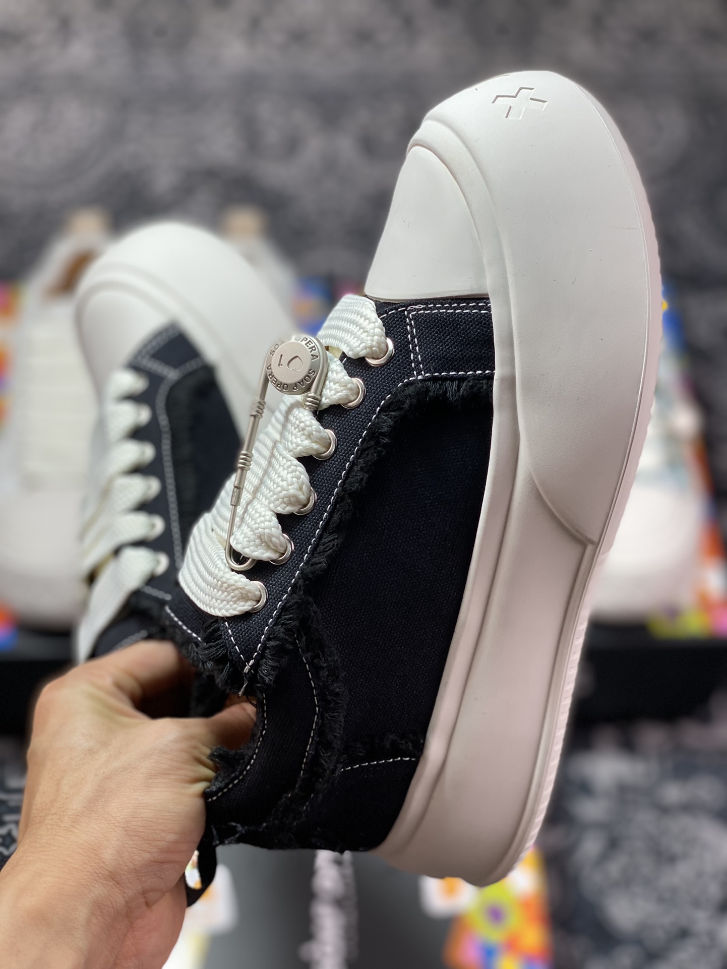 Soap Opera Bubble Classic Canvas Low Sneaker Bubble Series Low-top Sneakers ”Canvas Black and White Tassel” SOUSC3231001