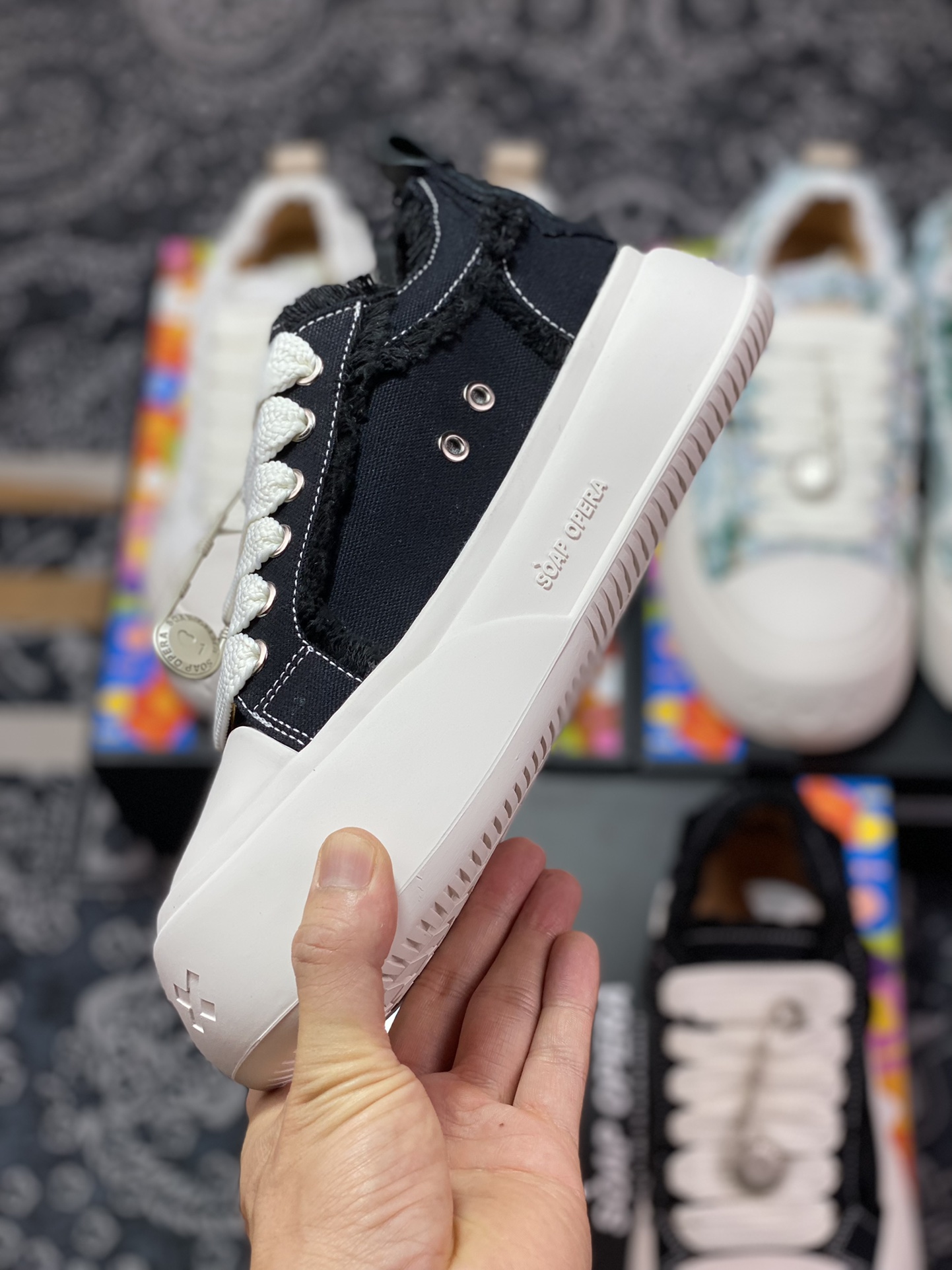 Soap Opera Bubble Classic Canvas Low Sneaker Bubble Series Low-top Sneakers ”Canvas Black and White Tassel” SOUSC3231001