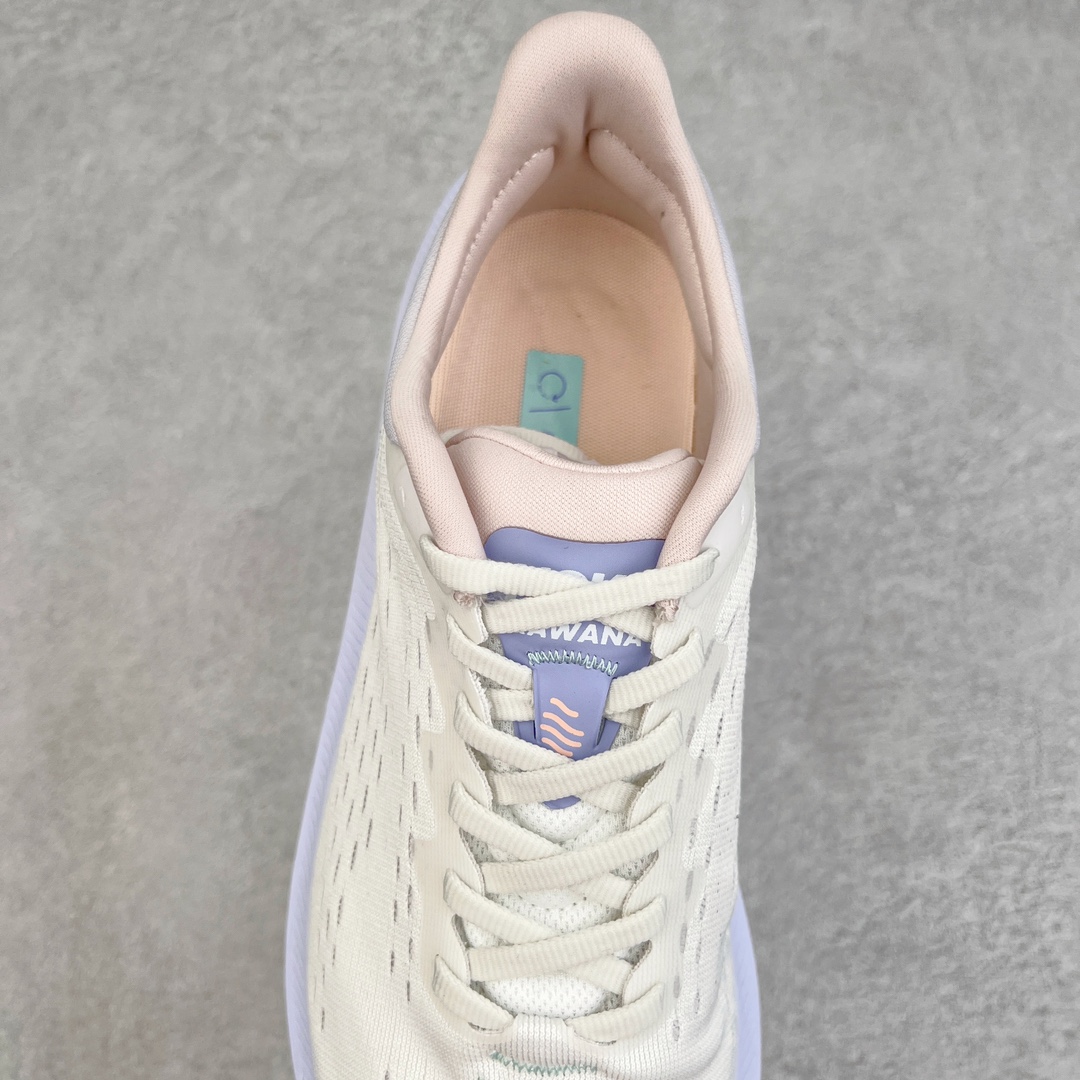 图片[5]-HOKA ONE ONE Kawana 运动鞋 设计采用再生植物纤维网纱制成独特的新型鞋面 工程网纱鞋面柔软透气 搭载 HOKA 标志性缓震中底 提供贴合脚感的同时 还带来有力的支撑 可以在不同速度下兼顾耐久性 是跑步新手和运动爱好者在多场景跑步、运动健身和日常通勤时的不二之选 前后掌 5mm 落差的缓震中底与凹槽设计外底结合速度型滚动平衡技术 可在步伐转换的过程中确保平稳过渡 加长版鞋跟和符合人体工学的跟腱部结构赋予运动爱好者轻盈舒适的脚感 KAWANA 以备受追捧的 MACH 4 作为灵感之源 鞋跟处的 SwallowTail™ 几何造型可在落地时缔造流畅稳定的步态 得以实现柔韧保护 后跟延伸而出的鞋提方便穿脱 全方位提升了整双鞋的穿着体验 尺码：36 36.5 37.5 38 38.5 39 40 40.5 41 42 42.5 43 44 44.5 45-选品中心