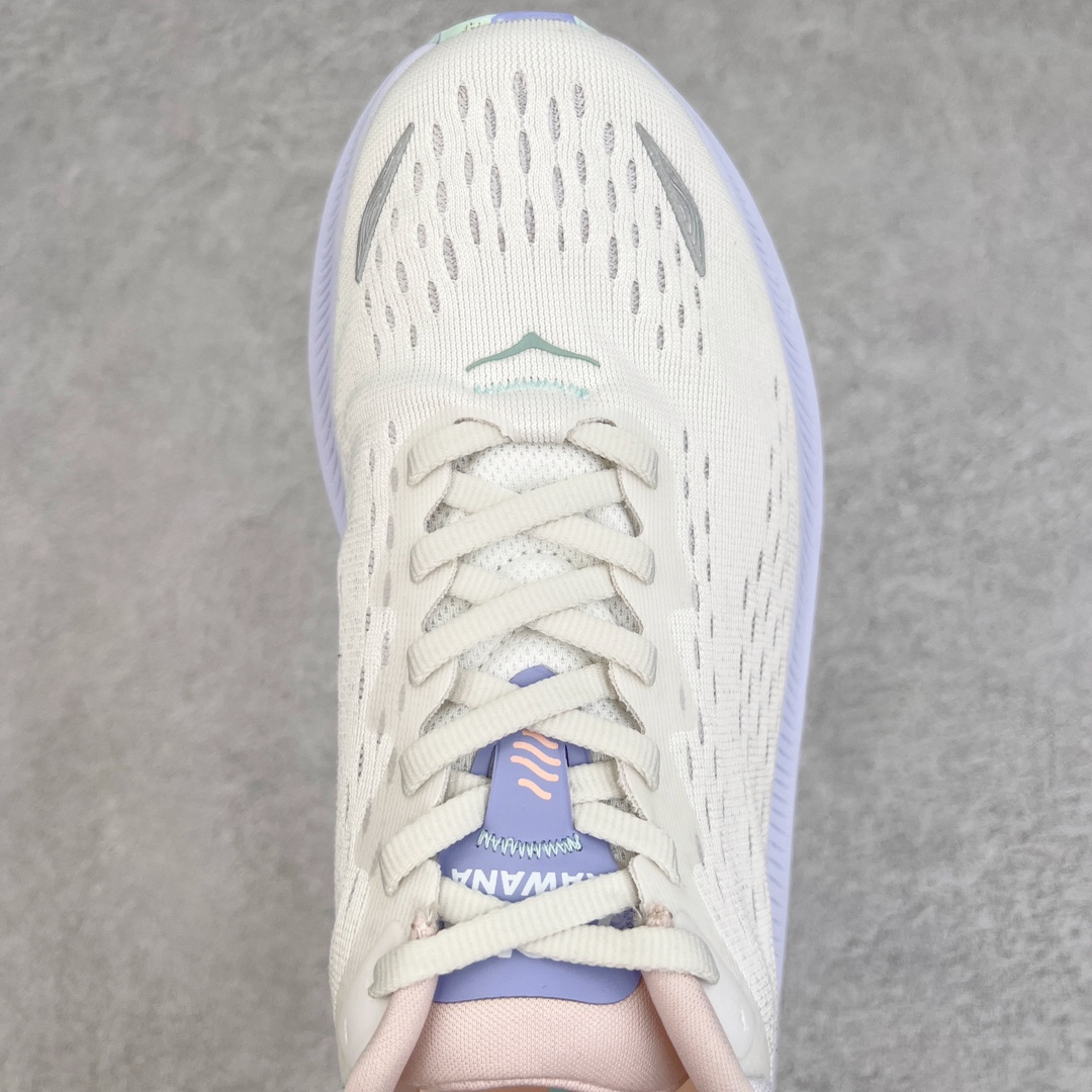 图片[4]-HOKA ONE ONE Kawana 运动鞋 设计采用再生植物纤维网纱制成独特的新型鞋面 工程网纱鞋面柔软透气 搭载 HOKA 标志性缓震中底 提供贴合脚感的同时 还带来有力的支撑 可以在不同速度下兼顾耐久性 是跑步新手和运动爱好者在多场景跑步、运动健身和日常通勤时的不二之选 前后掌 5mm 落差的缓震中底与凹槽设计外底结合速度型滚动平衡技术 可在步伐转换的过程中确保平稳过渡 加长版鞋跟和符合人体工学的跟腱部结构赋予运动爱好者轻盈舒适的脚感 KAWANA 以备受追捧的 MACH 4 作为灵感之源 鞋跟处的 SwallowTail™ 几何造型可在落地时缔造流畅稳定的步态 得以实现柔韧保护 后跟延伸而出的鞋提方便穿脱 全方位提升了整双鞋的穿着体验 尺码：36 36.5 37.5 38 38.5 39 40 40.5 41 42 42.5 43 44 44.5 45-选品中心