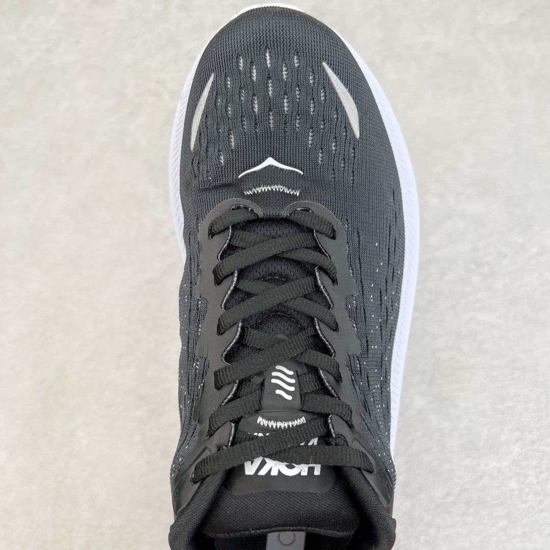 图片[4]-HOKA ONE ONE Kawana 运动鞋 设计采用再生植物纤维网纱制成独特的新型鞋面 工程网纱鞋面柔软透气 搭载 HOKA 标志性缓震中底 提供贴合脚感的同时 还带来有力的支撑 可以在不同速度下兼顾耐久性 是跑步新手和运动爱好者在多场景跑步、运动健身和日常通勤时的不二之选 前后掌 5mm 落差的缓震中底与凹槽设计外底结合速度型滚动平衡技术 可在步伐转换的过程中确保平稳过渡 加长版鞋跟和符合人体工学的跟腱部结构赋予运动爱好者轻盈舒适的脚感 KAWANA 以备受追捧的 MACH 4 作为灵感之源 鞋跟处的 SwallowTail™ 几何造型可在落地时缔造流畅稳定的步态 得以实现柔韧保护 后跟延伸而出的鞋提方便穿脱 全方位提升了整双鞋的穿着体验 尺码：36 36.5 37.5 38 38.5 39 40 40.5 41 42 42.5 43 44 44.5 45-选品中心