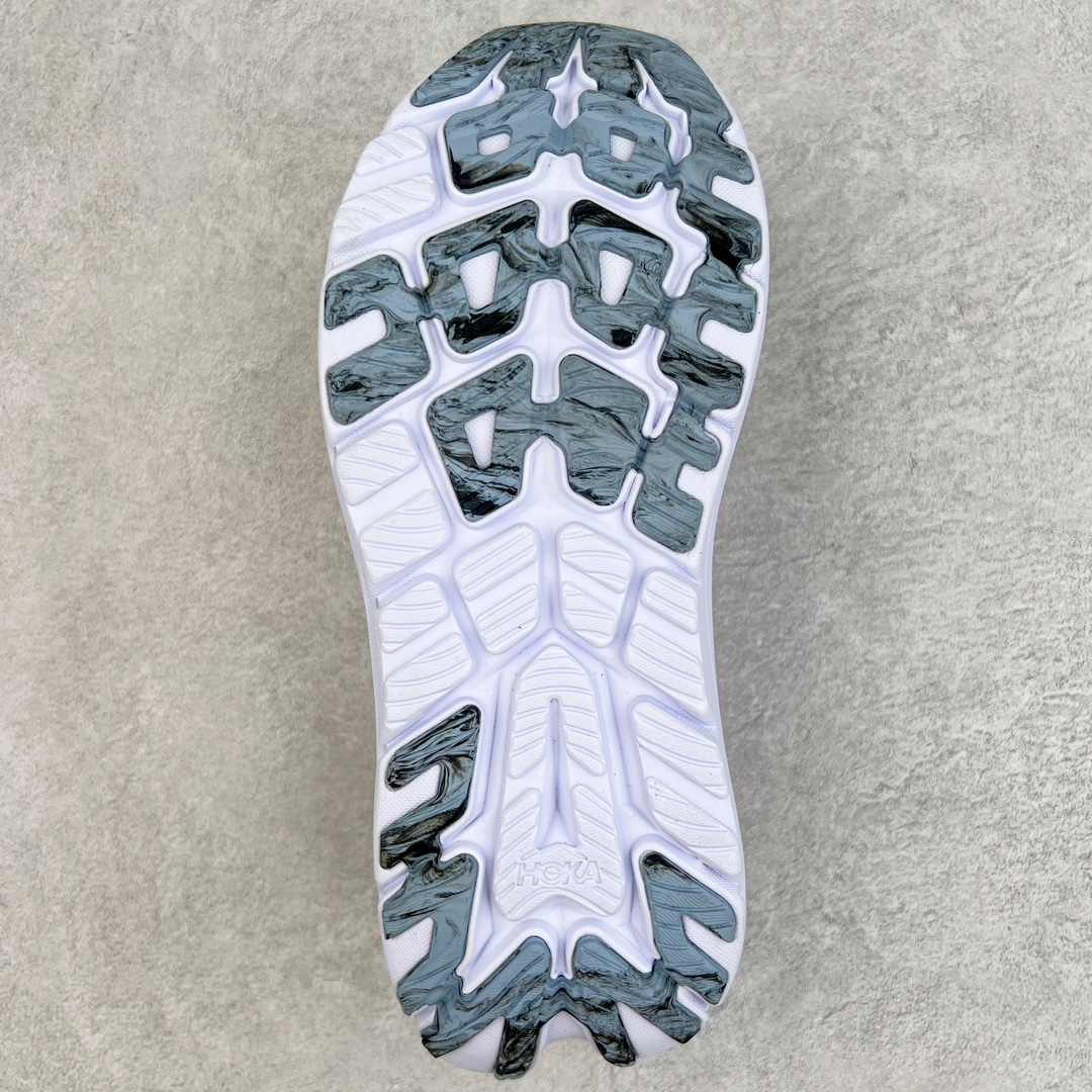 图片[9]-HOKA ONE ONE Kawana 运动鞋 设计采用再生植物纤维网纱制成独特的新型鞋面 工程网纱鞋面柔软透气 搭载 HOKA 标志性缓震中底 提供贴合脚感的同时 还带来有力的支撑 可以在不同速度下兼顾耐久性 是跑步新手和运动爱好者在多场景跑步、运动健身和日常通勤时的不二之选 前后掌 5mm 落差的缓震中底与凹槽设计外底结合速度型滚动平衡技术 可在步伐转换的过程中确保平稳过渡 加长版鞋跟和符合人体工学的跟腱部结构赋予运动爱好者轻盈舒适的脚感 KAWANA 以备受追捧的 MACH 4 作为灵感之源 鞋跟处的 SwallowTail™ 几何造型可在落地时缔造流畅稳定的步态 得以实现柔韧保护 后跟延伸而出的鞋提方便穿脱 全方位提升了整双鞋的穿着体验 尺码：36 36.5 37.5 38 38.5 39 40 40.5 41 42 42.5 43 44 44.5 45-选品中心