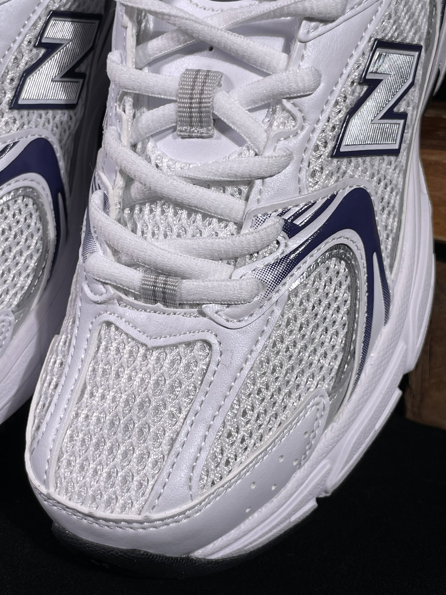过验级 NB530白灰蓝 历时两月重新开版 精准还原流线鞋型 ● 鞋头正确皮料区分市场软超纤 ●独家使用定型工艺 鞋型还 过验级 NB530白灰蓝 历时两月重新开版 精准还原流线鞋型 ● 鞋头正确皮料区分市场软超纤 ●独家使用定型工艺 鞋型还