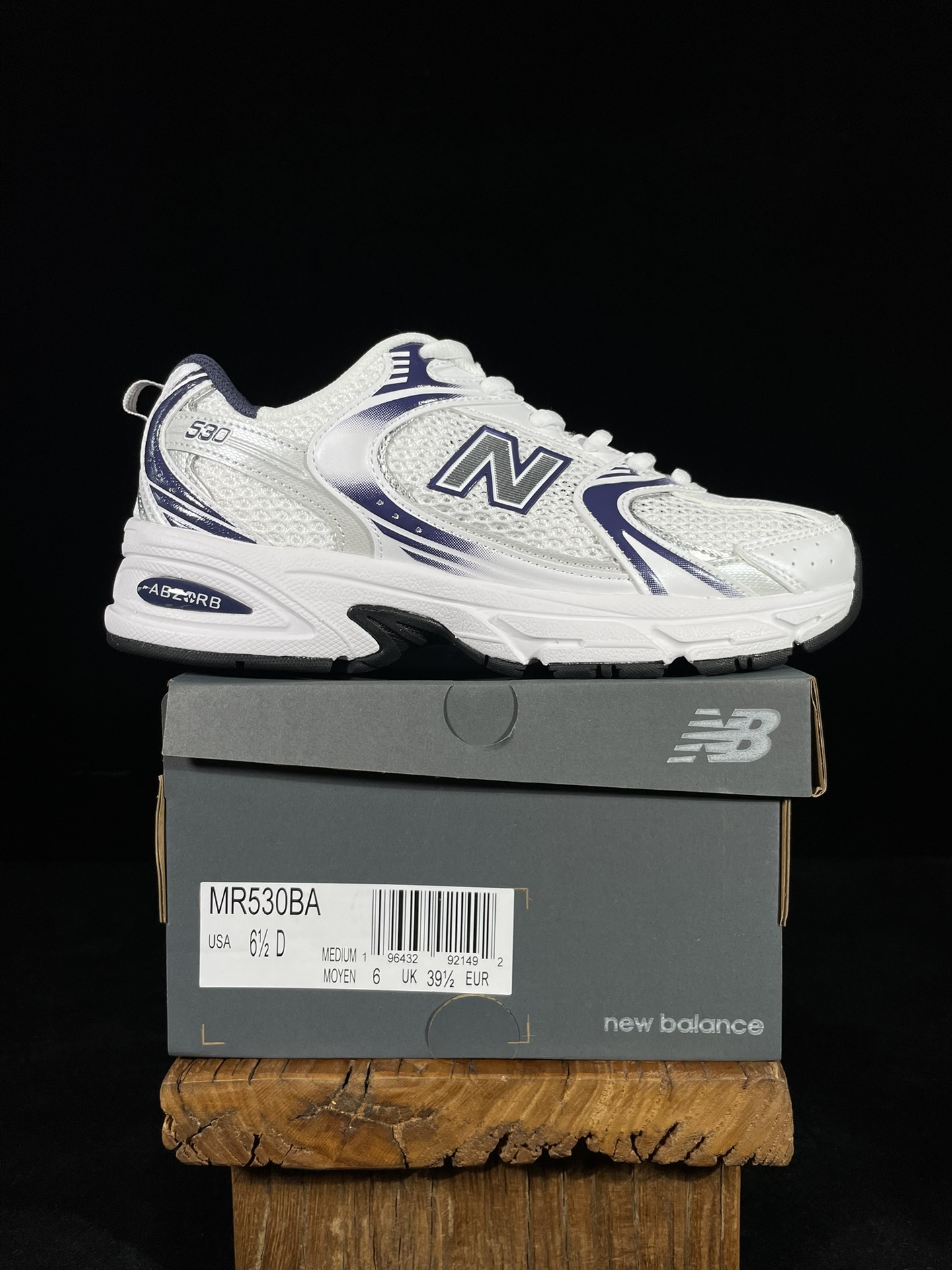 过验级 NB530白灰蓝 历时两月重新开版 精准还原流线鞋型 ● 鞋头正确皮料区分市场软超纤 ●独家使用定型工艺 鞋型还 过验级 NB530白灰蓝 历时两月重新开版 精准还原流线鞋型 ● 鞋头正确皮料区分市场软超纤 ●独家使用定型工艺 鞋型还