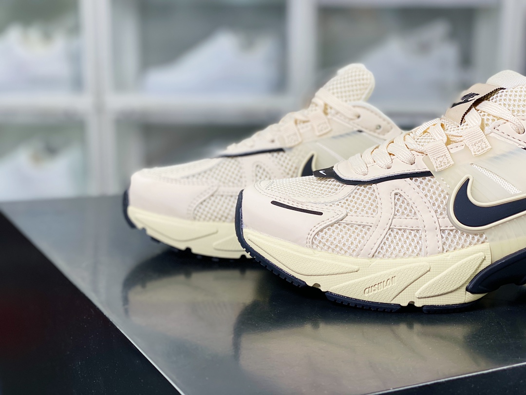 220 Wmns V2K Runtekk Low”Fossil Color”复古潮系列慢跑鞋“乳白黑”FD0736-101