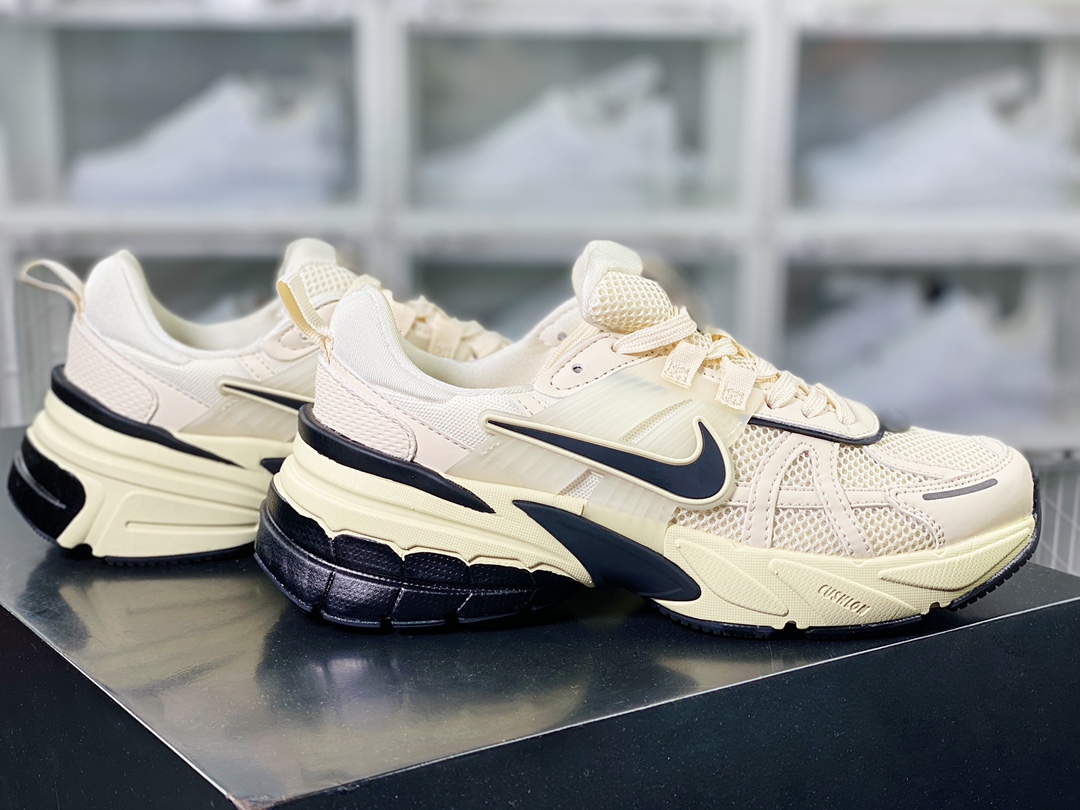 220 Wmns V2K Runtekk Low”Fossil Color”复古潮系列慢跑鞋“乳白黑”FD0736-101