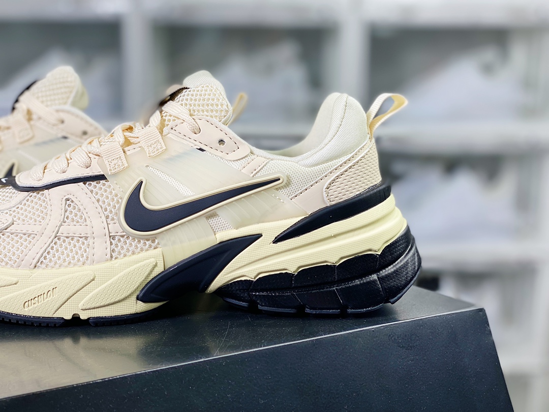 220 Wmns V2K Runtekk Low”Fossil Color”复古潮系列慢跑鞋“乳白黑”FD0736-101