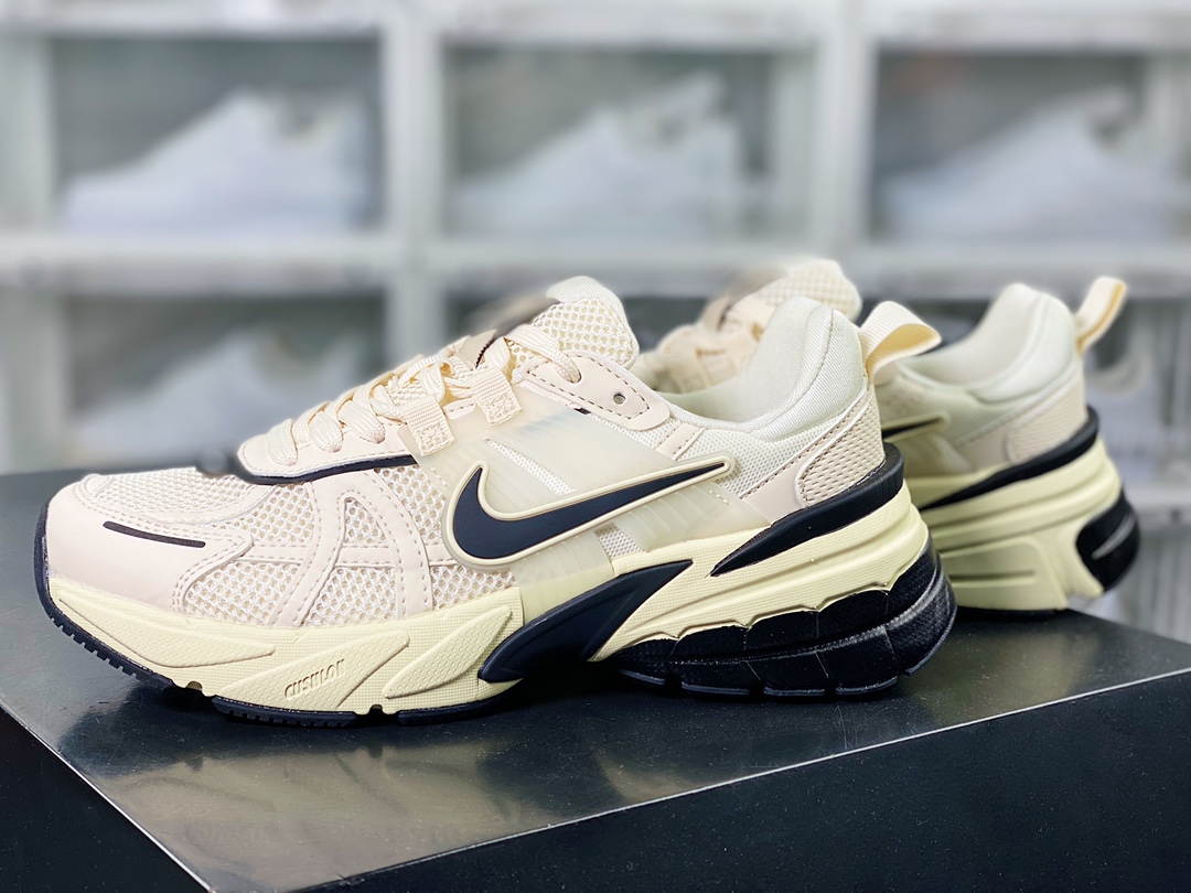 220 Wmns V2K Runtekk Low”Fossil Color”复古潮系列慢跑鞋“乳白黑”FD0736-101