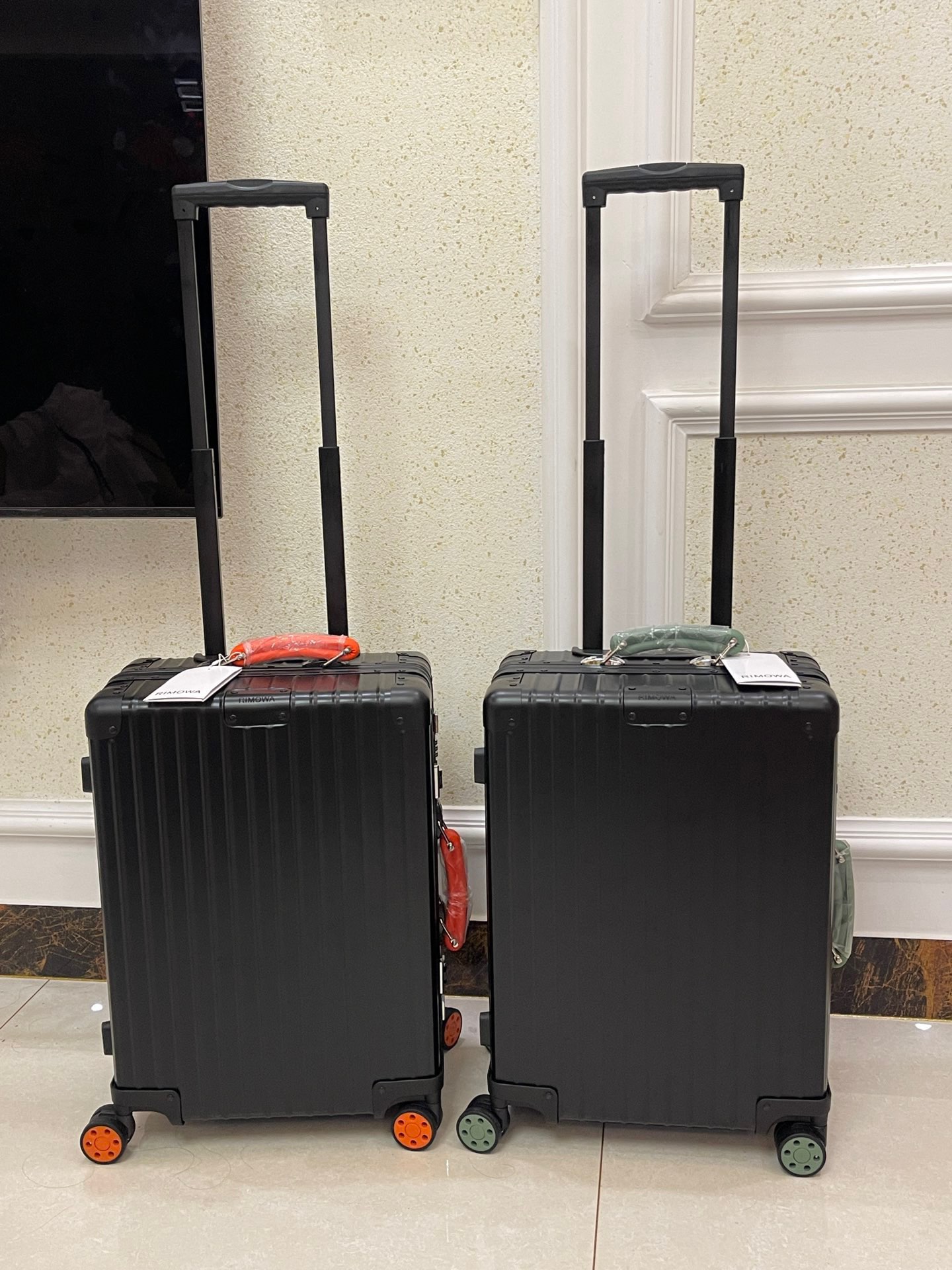 Rimowa Classic Black Carry-on travel