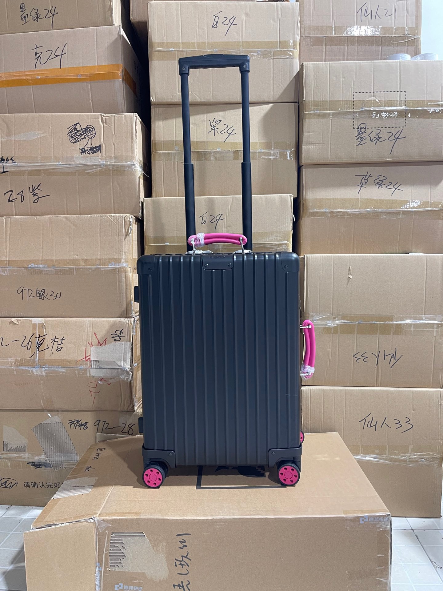 Rimowa suitcase Black with pink handles travel