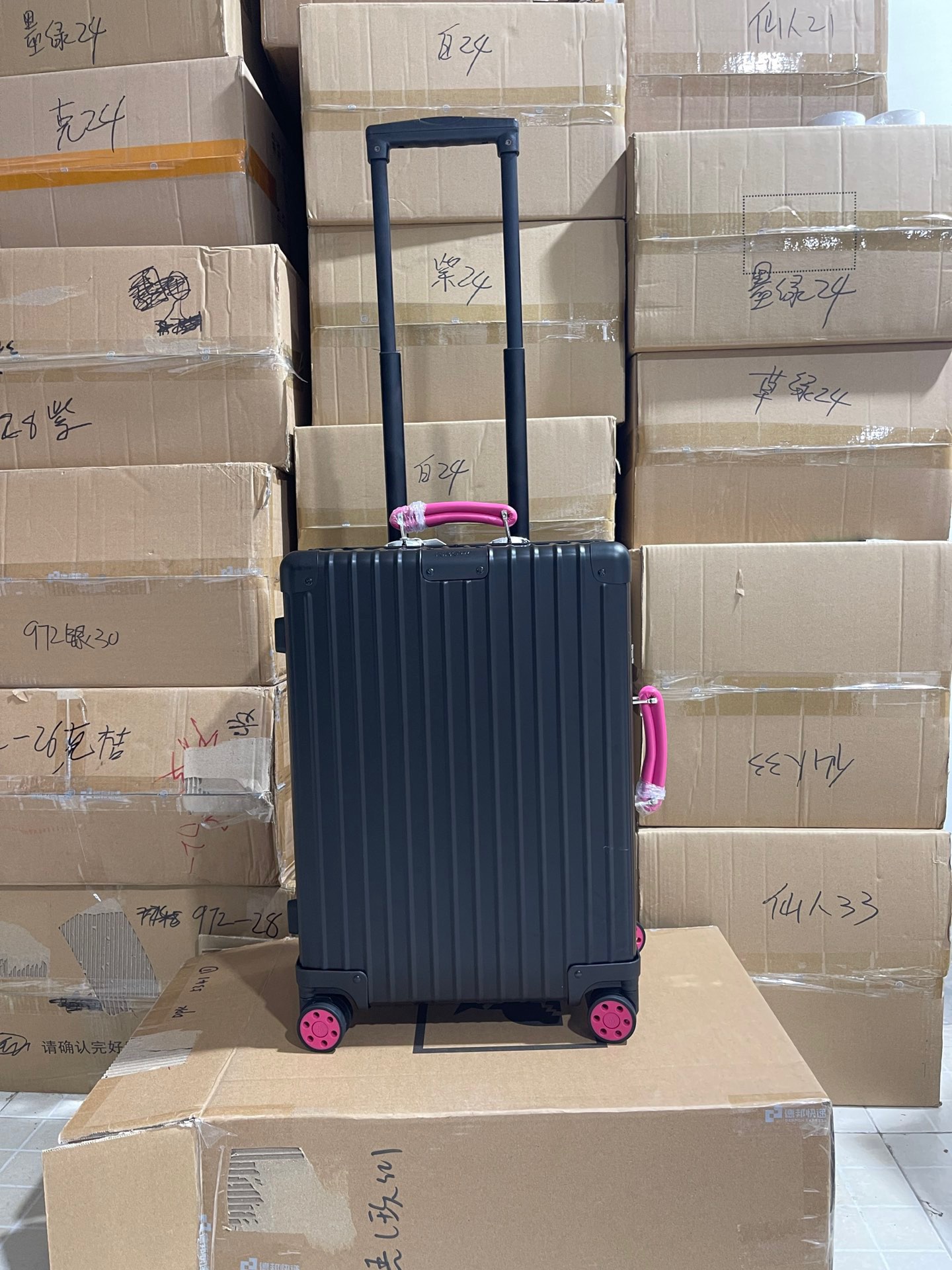 Rimowa suitcase Black with pink handles travel
