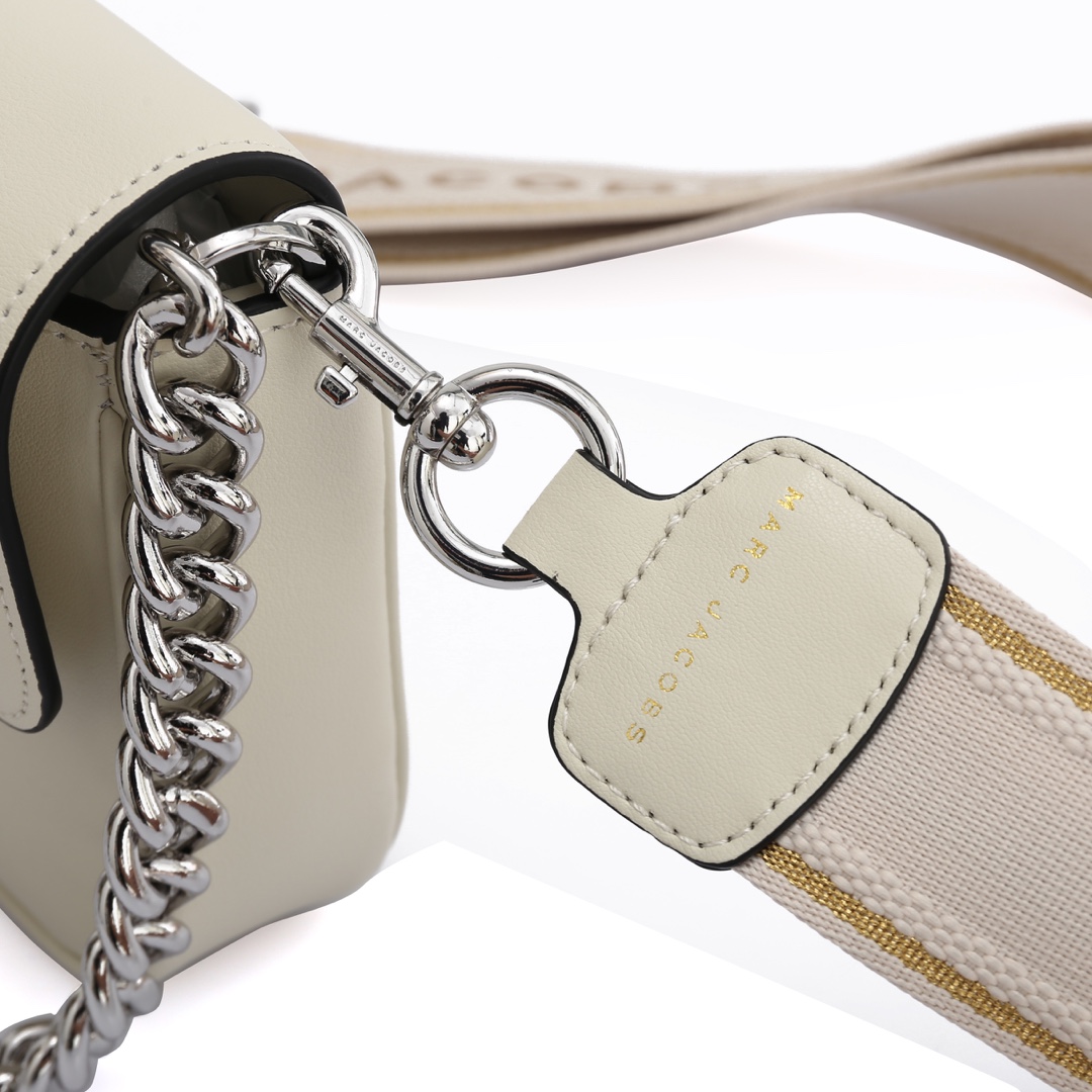 MJ秋冬新款，明星同款超热卖款；可单肩斜挎手提 链条可拆卸 长肩带可拆卸可调节长短 二条肩带可随意搭配 