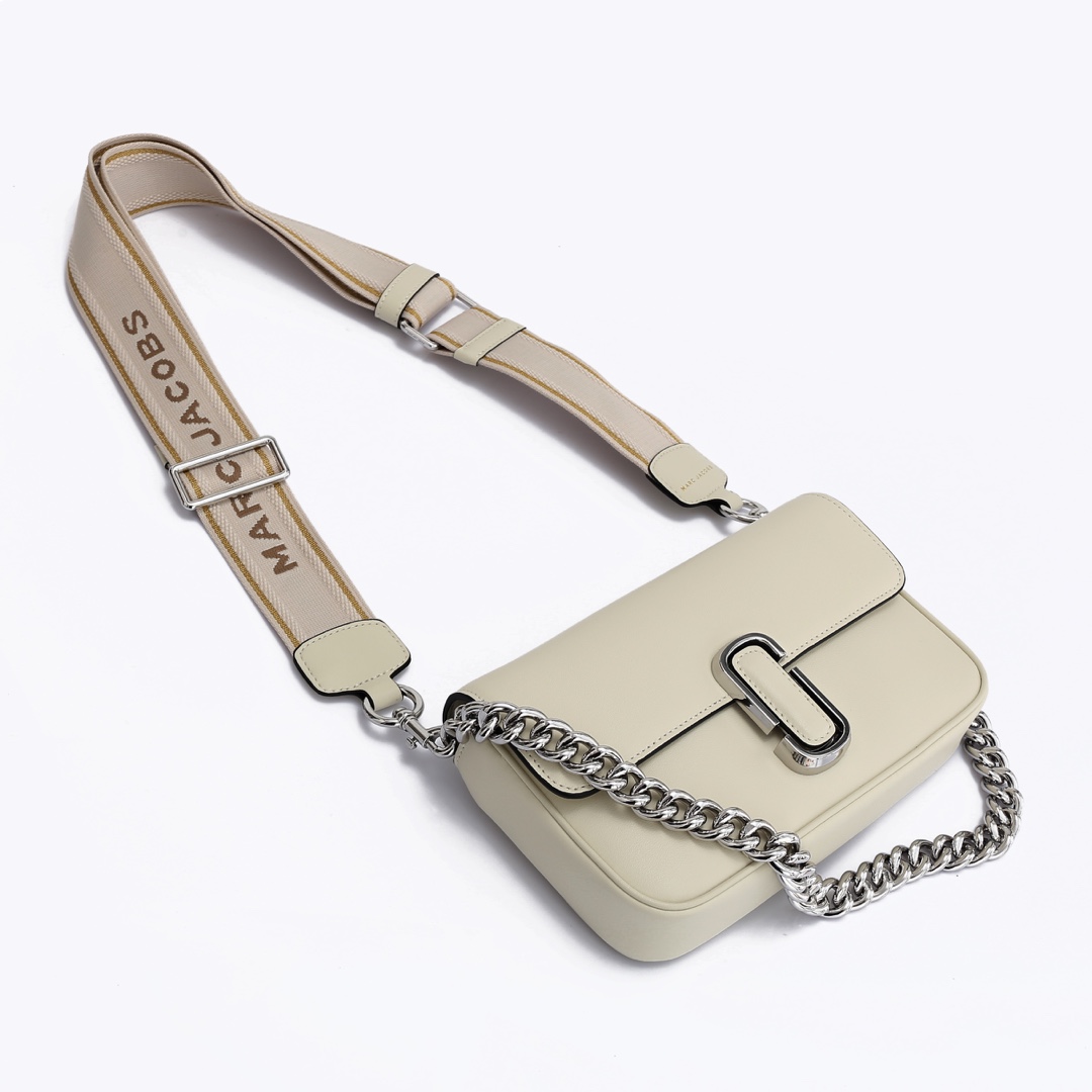 MJ秋冬新款，明星同款超热卖款；可单肩斜挎手提 链条可拆卸 长肩带可拆卸可调节长短 二条肩带可随意搭配 