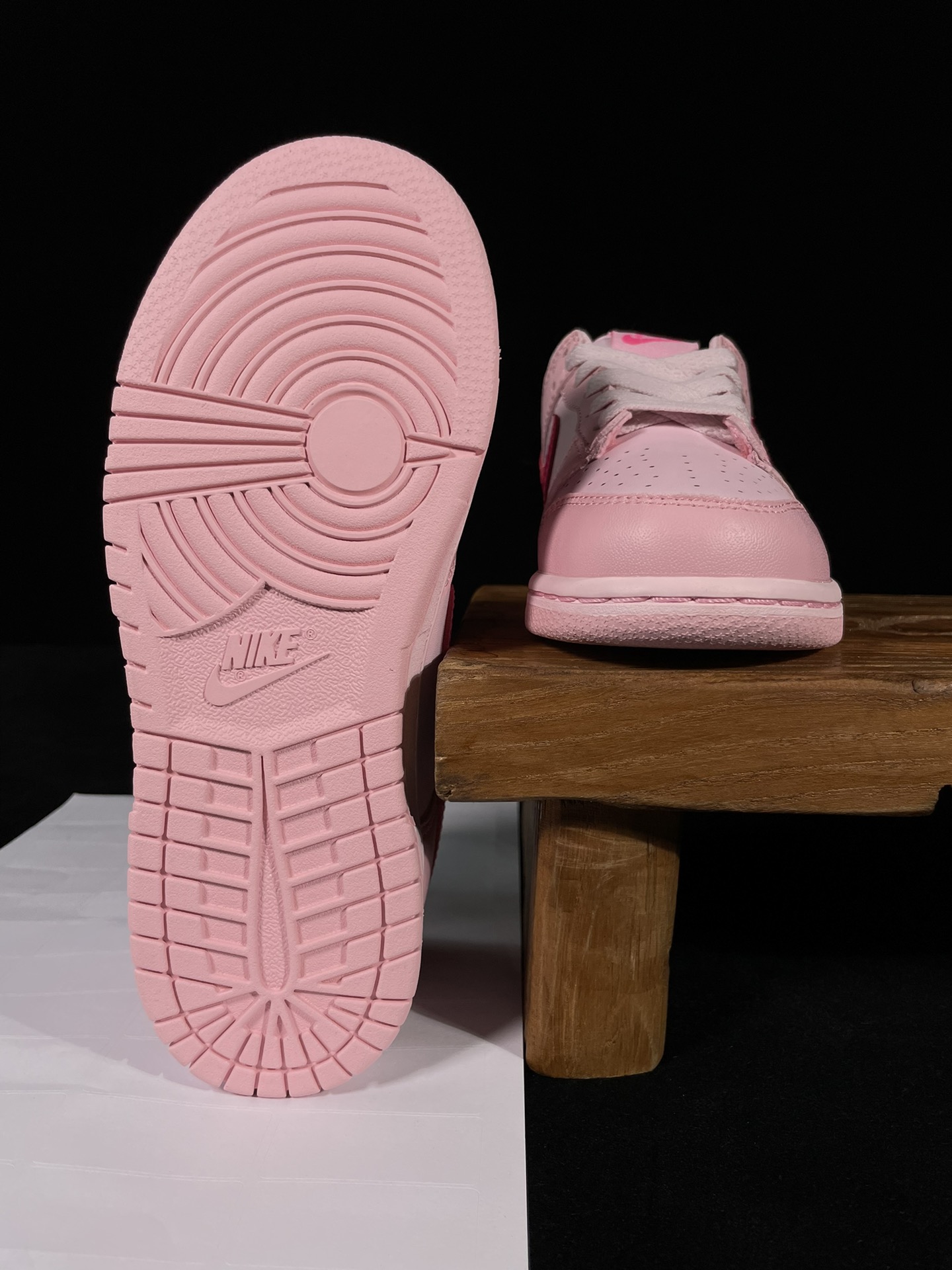 特价清货 福利特价‼️ 核心价格表私 
童鞋dunk 粉色
C版大厂出品，比市面小厂童鞋品质好太多了！
