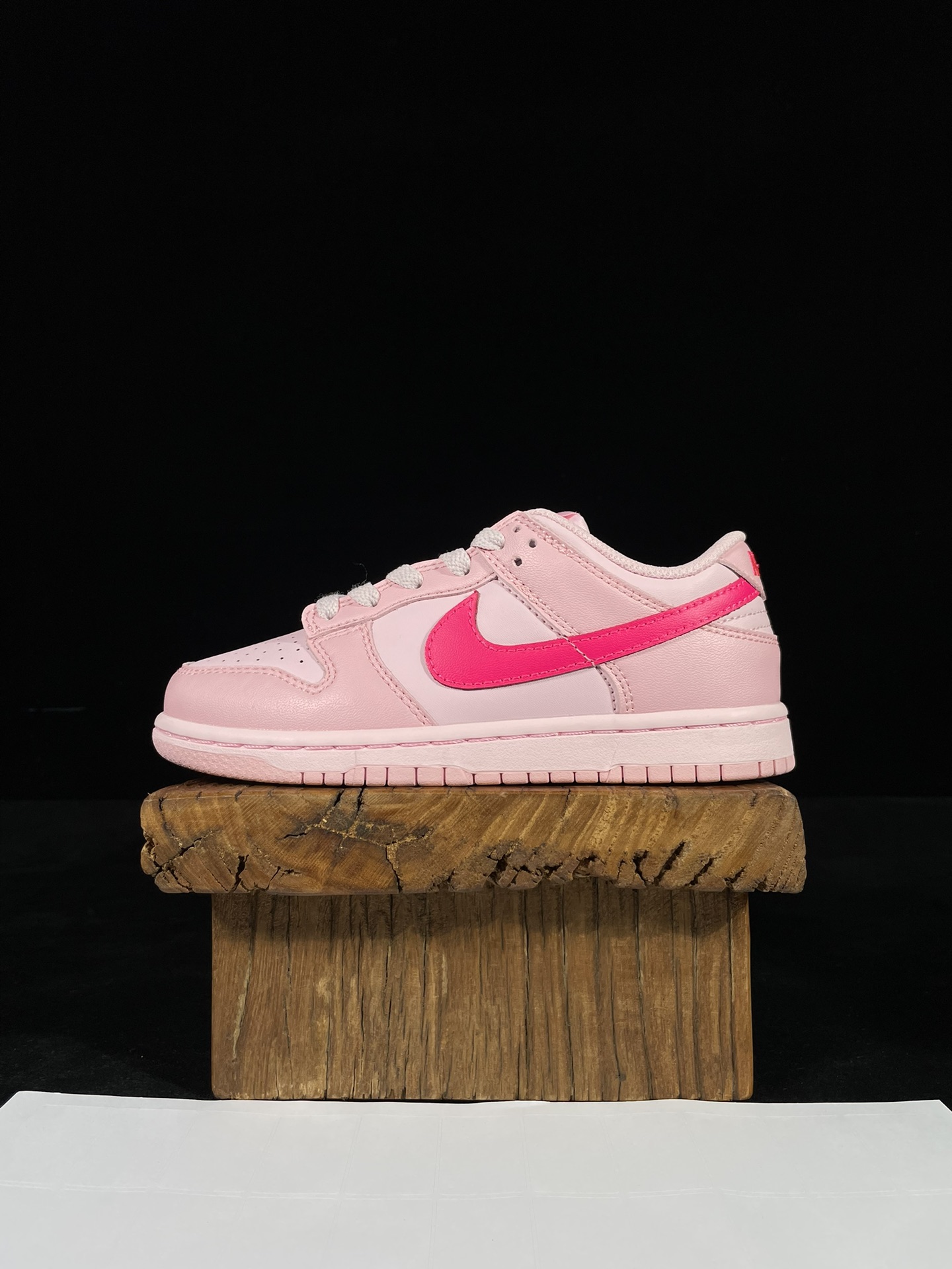 特价清货 福利特价‼️ 核心价格表私 
童鞋dunk 粉色
C版大厂出品，比市面小厂童鞋品质好太多了！
