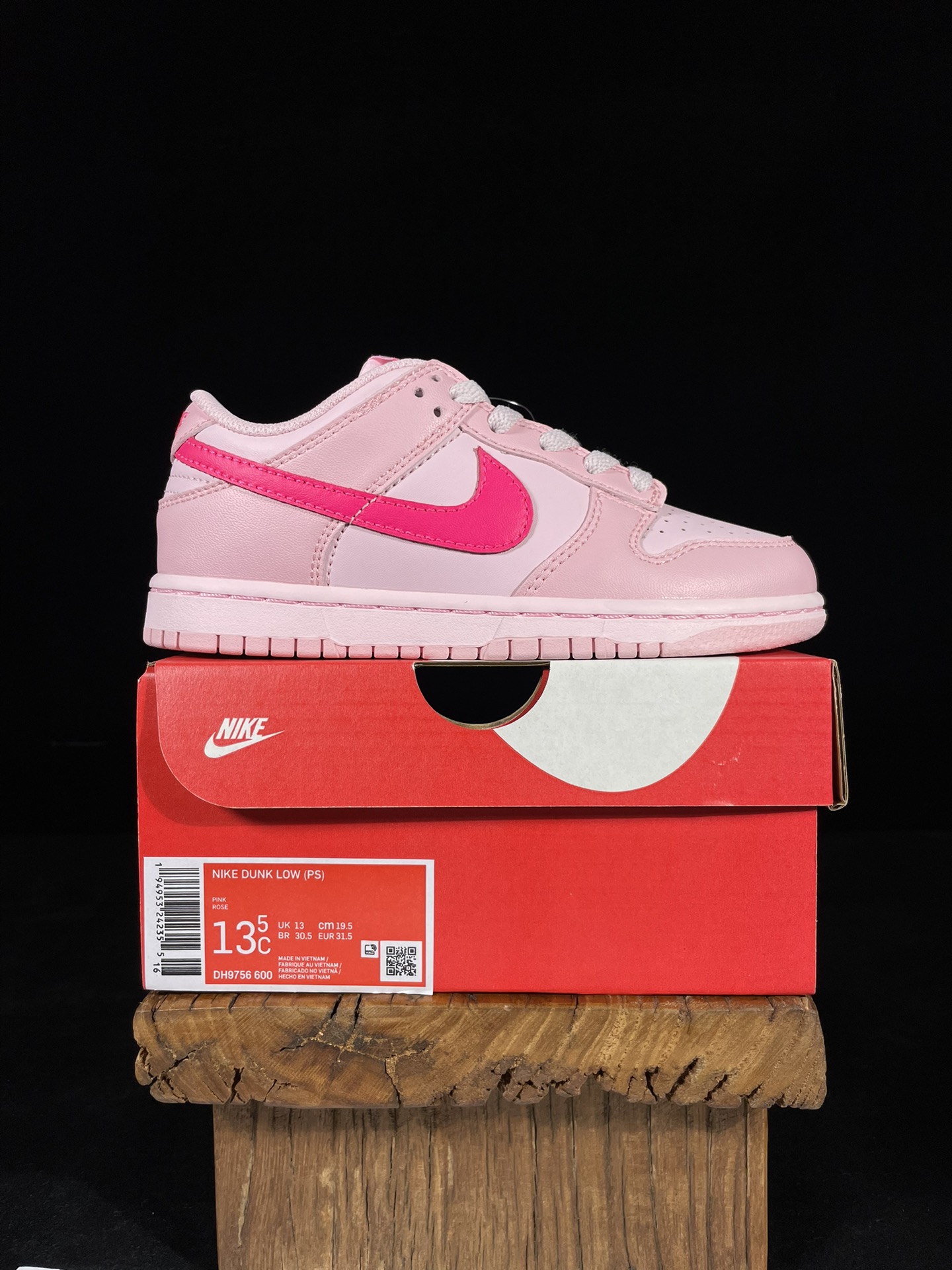 特价清货 福利特价‼️ 核心价格表私 
童鞋dunk 粉色
C版大厂出品，比市面小厂童鞋品质好太多了！
