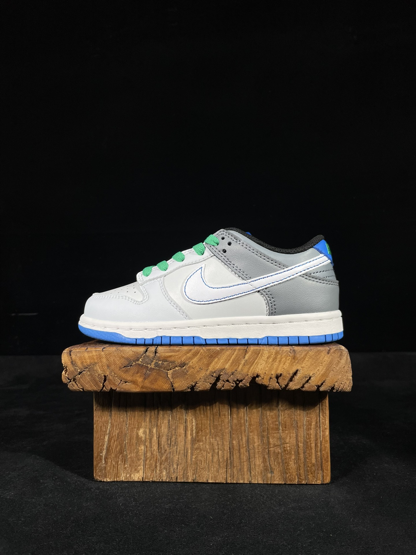 特价清货 福利特价‼️ 核心价格表私 
童鞋dunk 灰蓝
C版大厂出品，比市面小厂童鞋品质好太多了！

