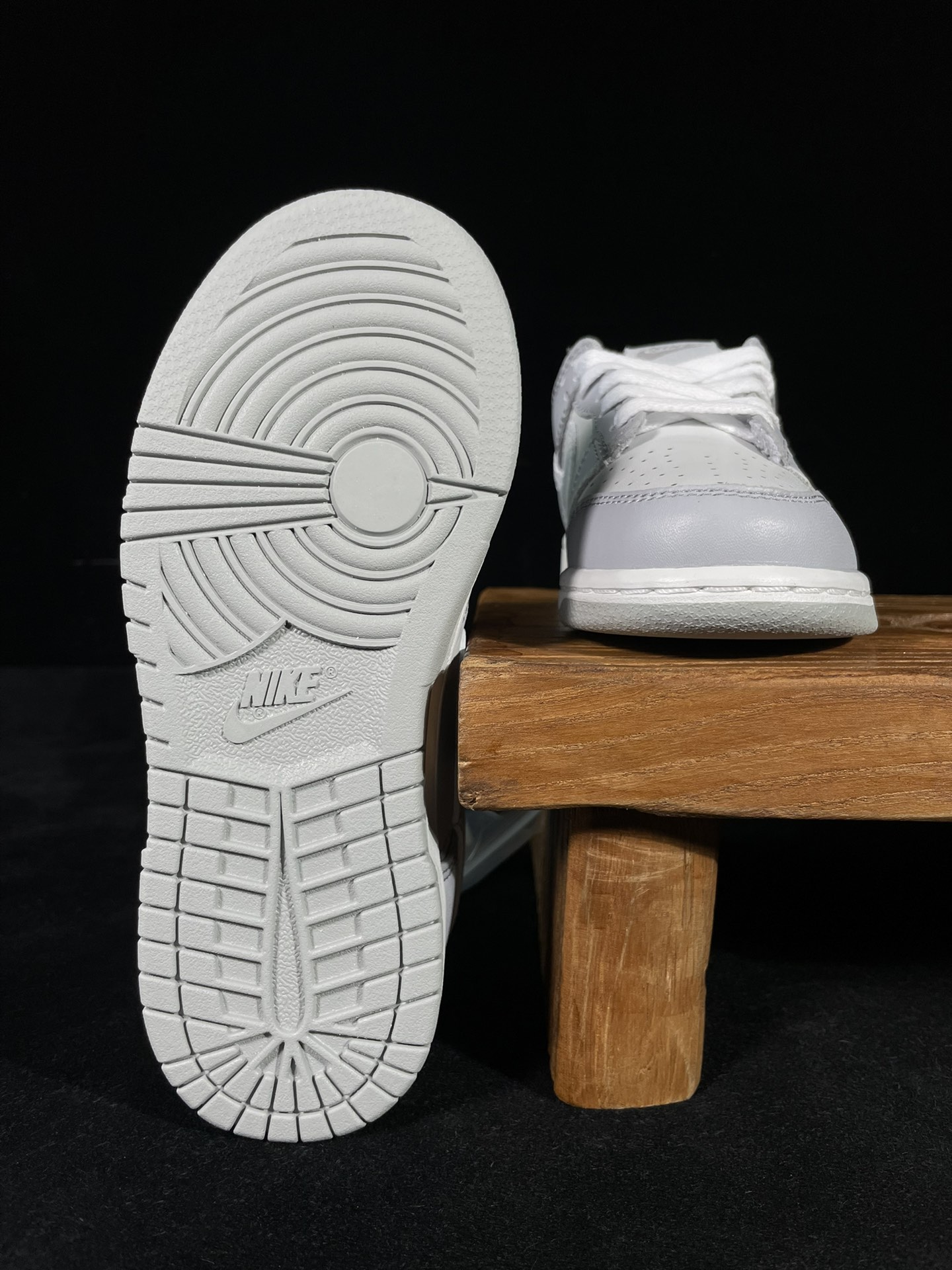 特价清货 福利特价‼️ 核心价格表私 
童鞋dunk 灰白色
C版大厂出品，比市面小厂童鞋品质好太多了！