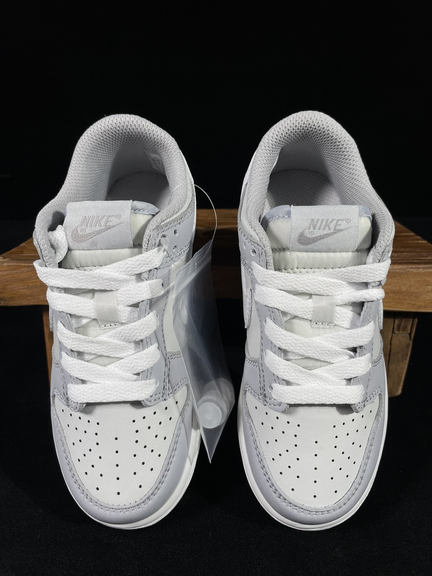 特价清货 福利特价‼️ 核心价格表私 
童鞋dunk 灰白色
C版大厂出品，比市面小厂童鞋品质好太多了！