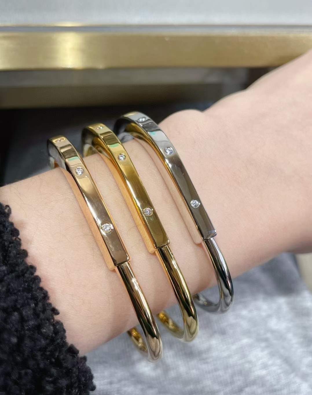 Tiffany & Co. Tiffany Lock系列 金色 三‮锁钻‬头手镯